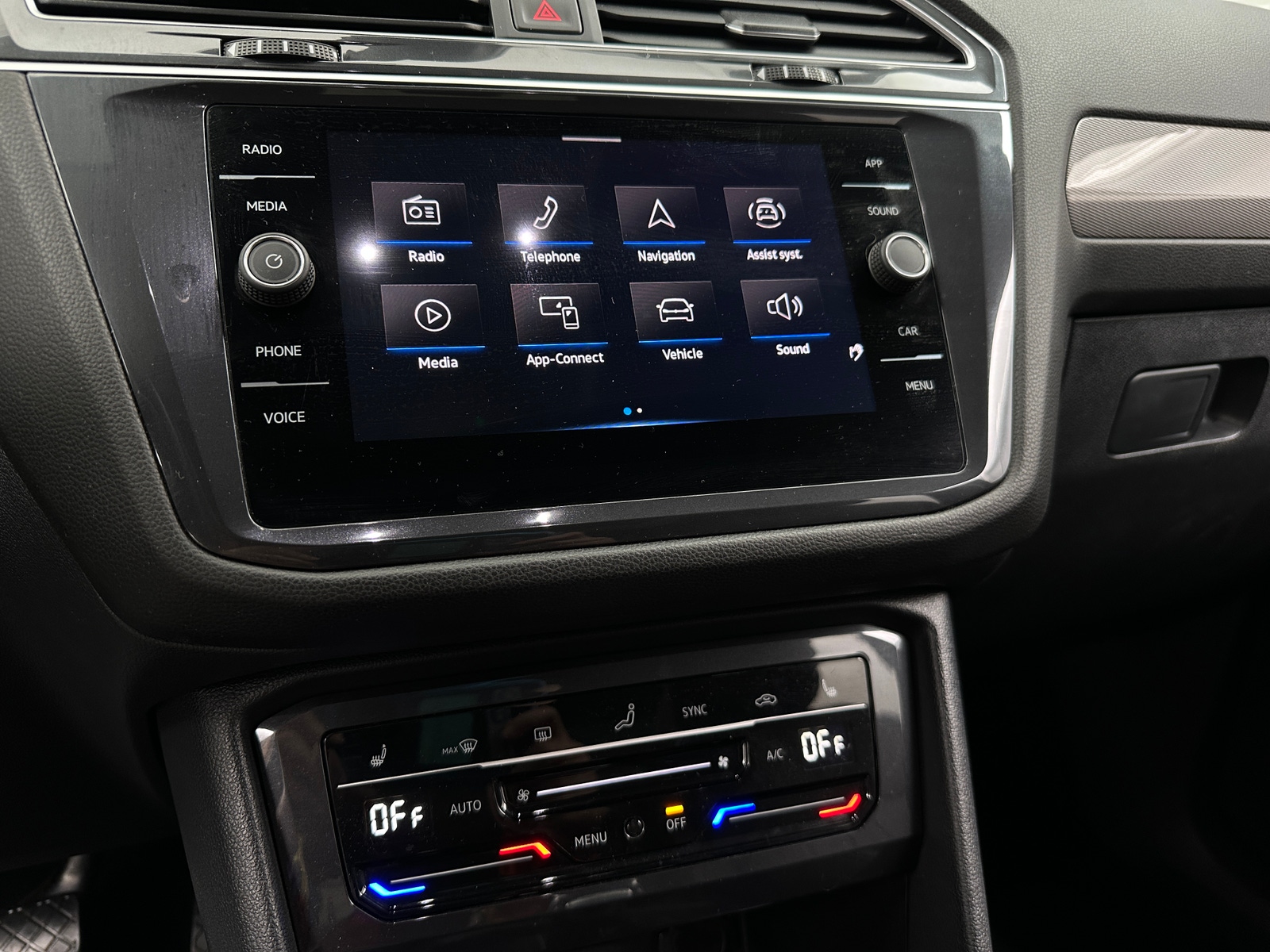 Thumbnail: 2024 Volkswagen Tiguan - 3