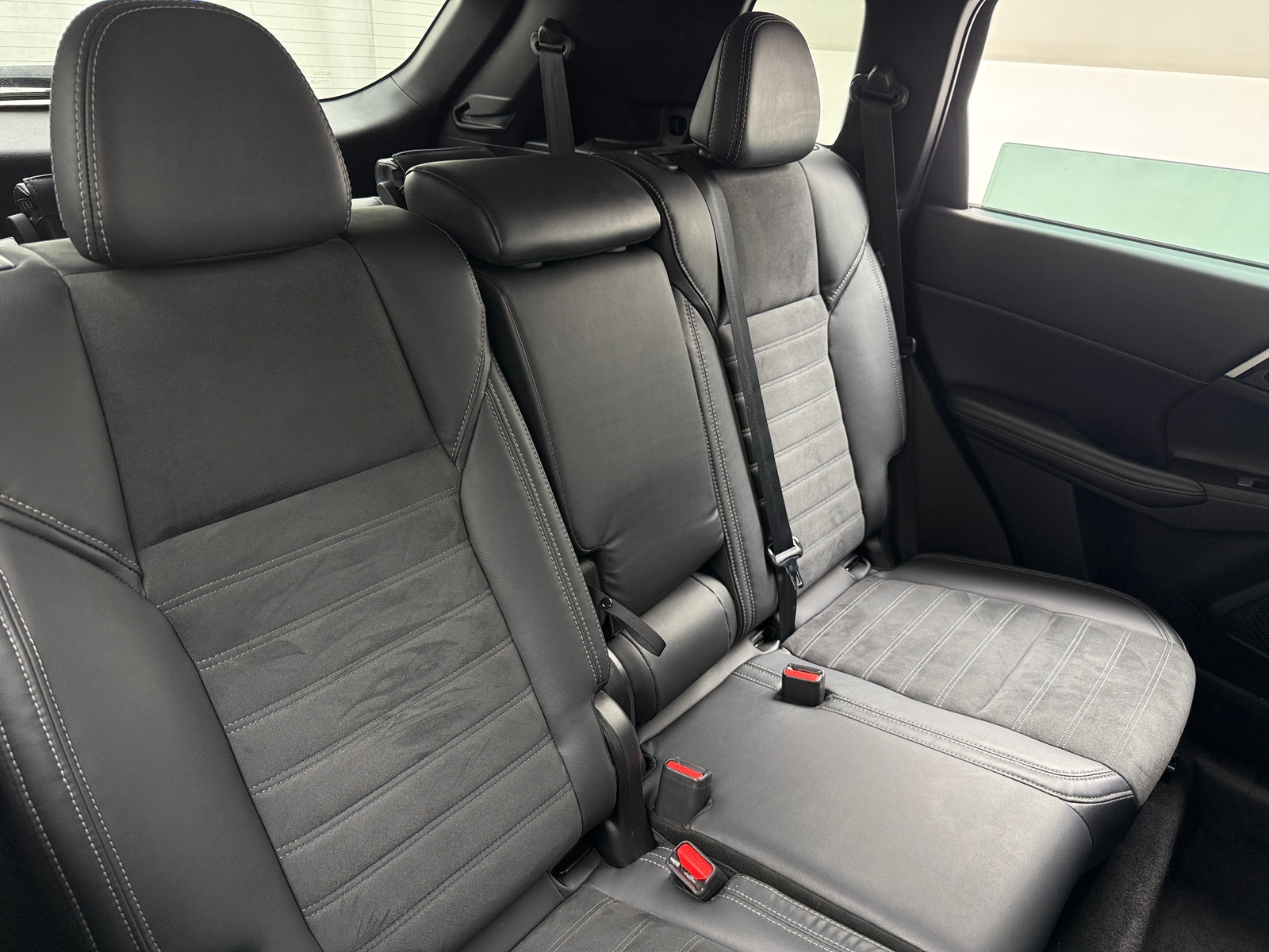 Thumbnail: 2023 Mitsubishi Outlander - 5