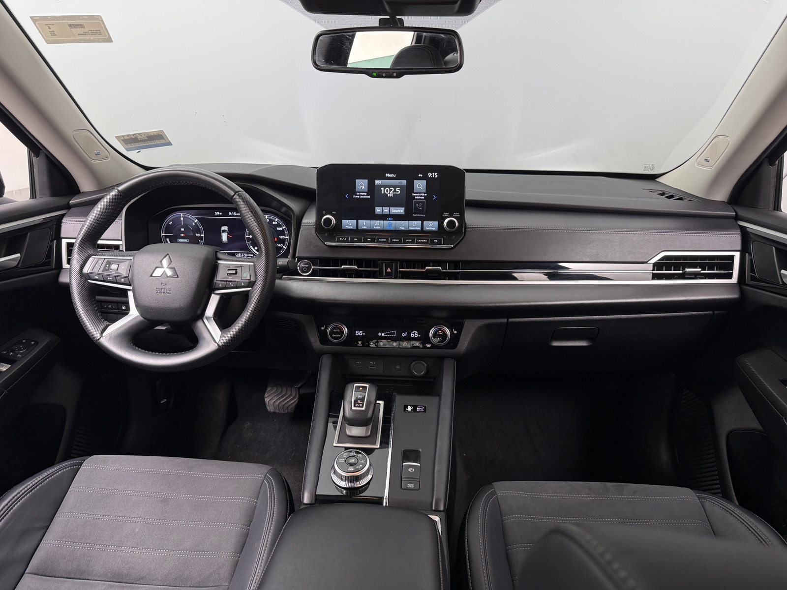 Thumbnail: 2023 Mitsubishi Outlander - 2