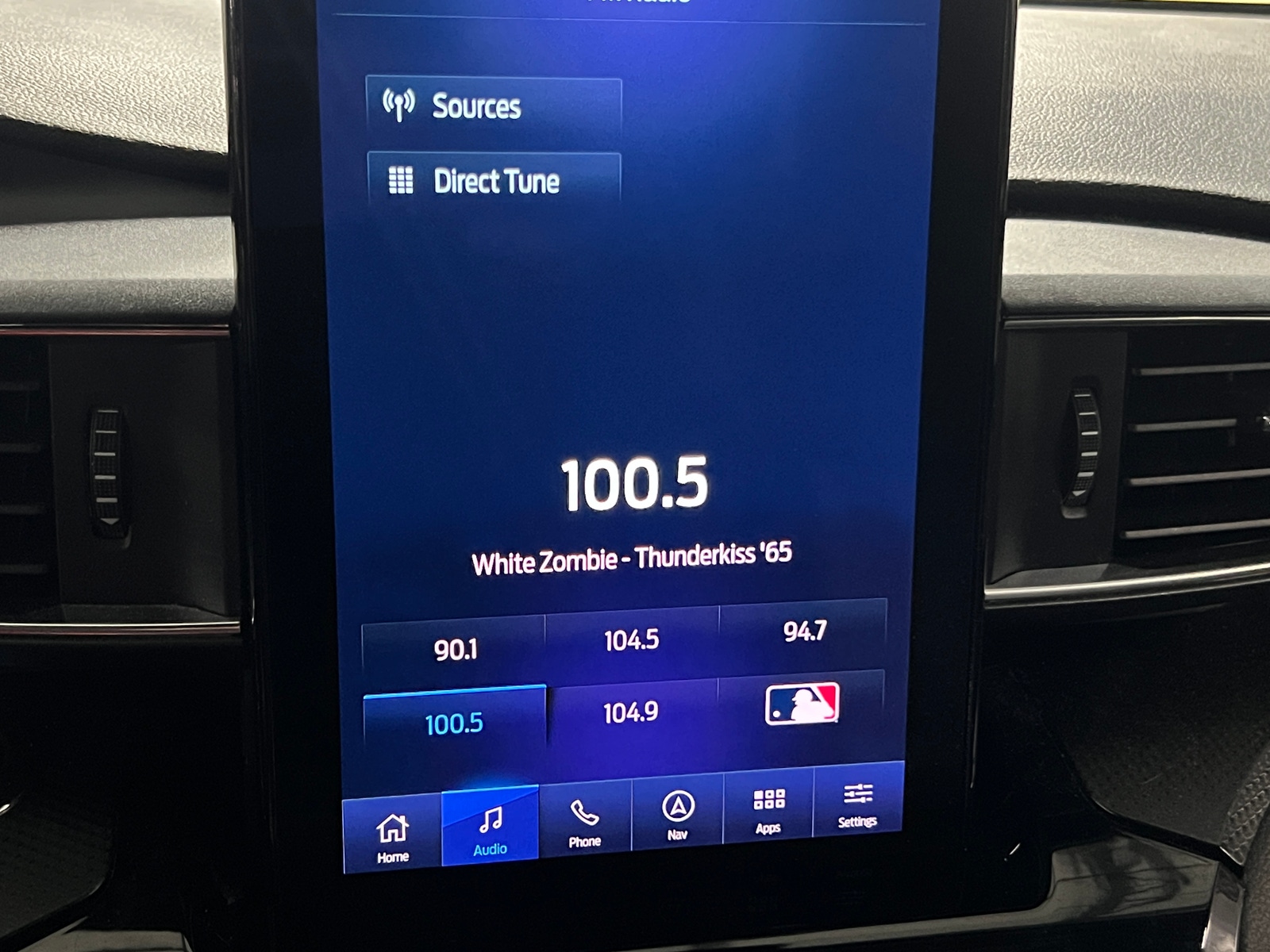 Thumbnail: 2022 Ford Explorer - 3