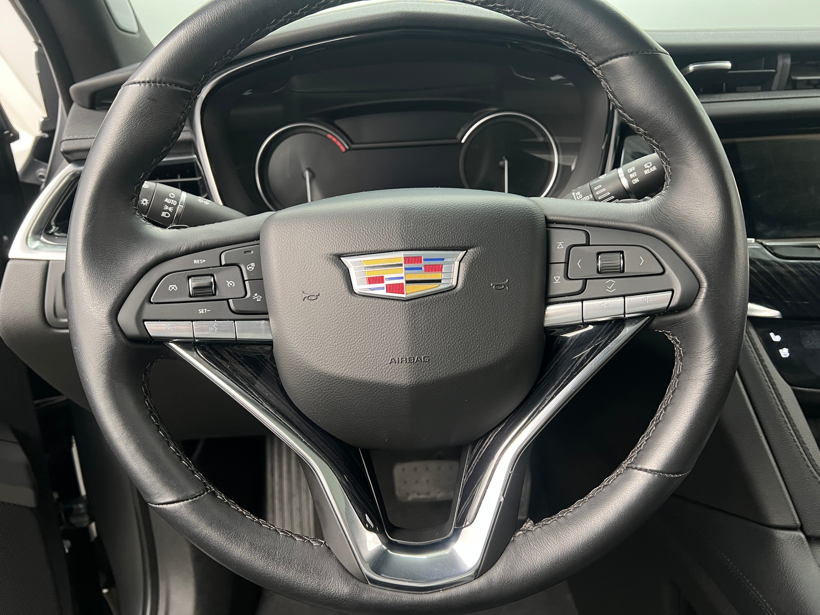 Thumbnail: 2025 Cadillac XT6 - 4