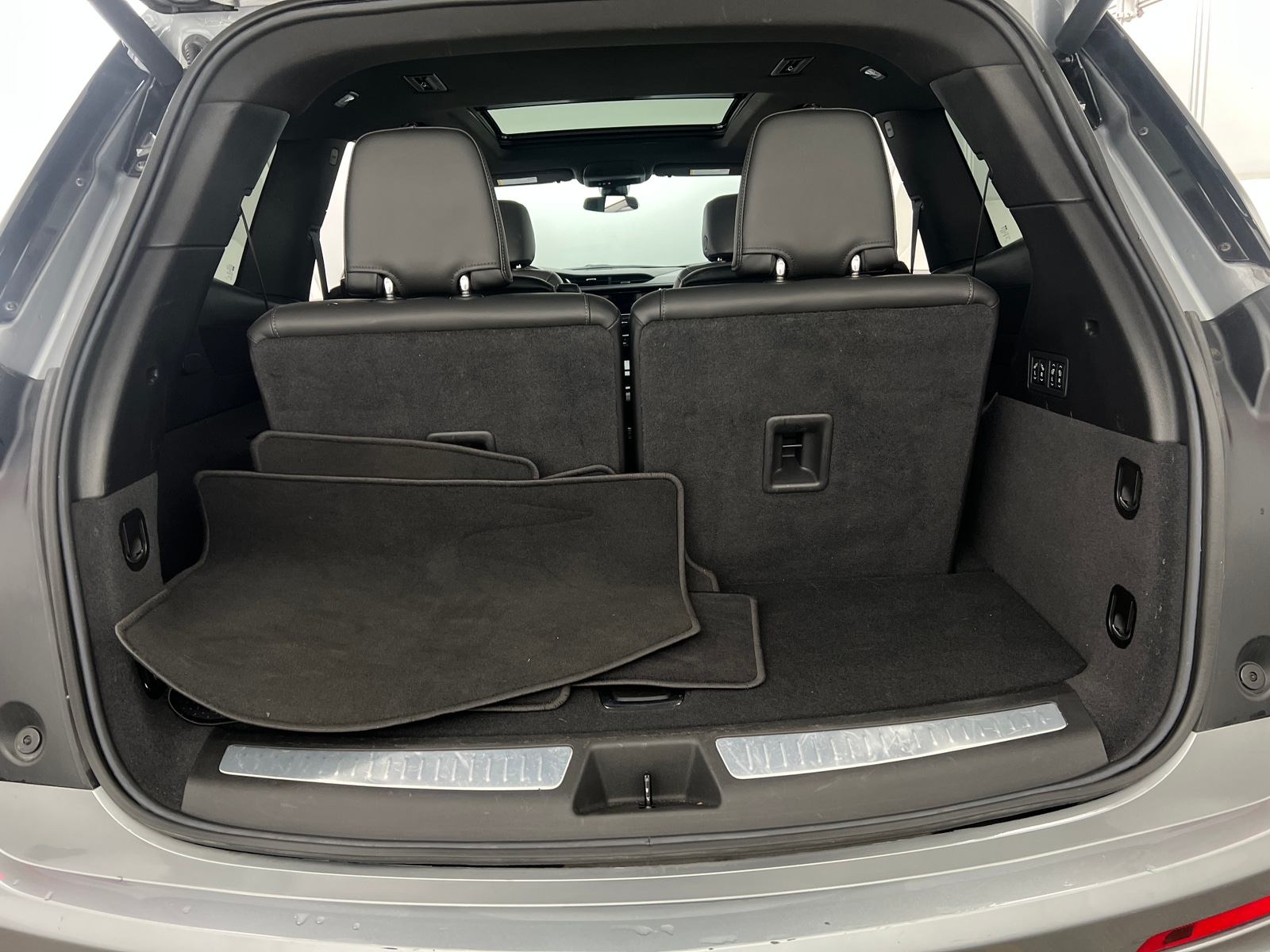 Thumbnail: 2025 Cadillac XT6 - 6