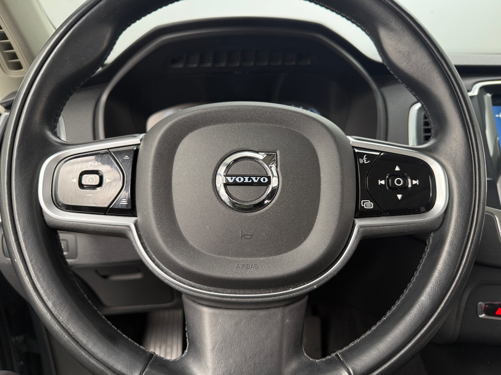 Thumbnail: 2022 Volvo XC90 - 4