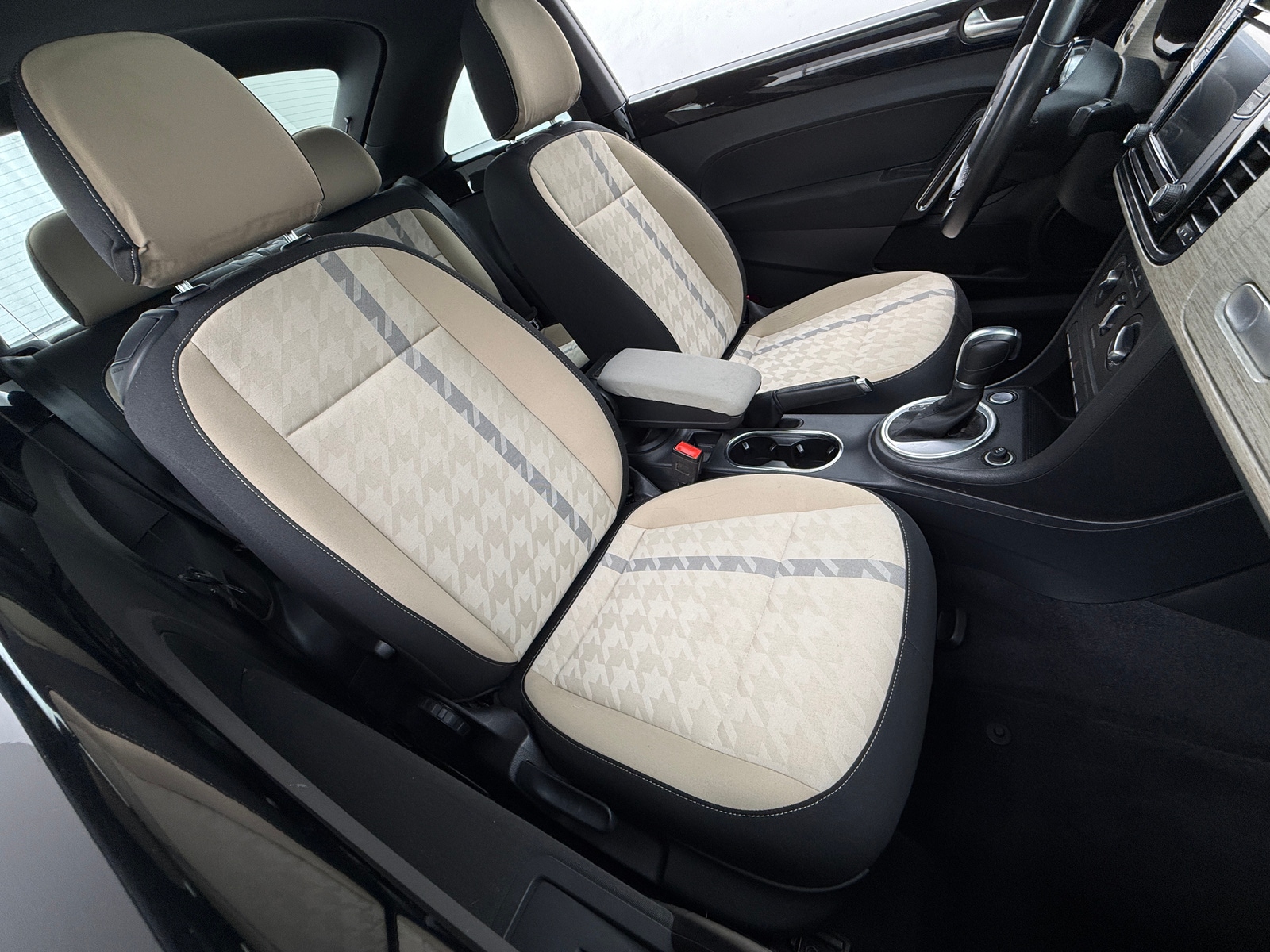 Thumbnail: 2018 Volkswagen Beetle - 2