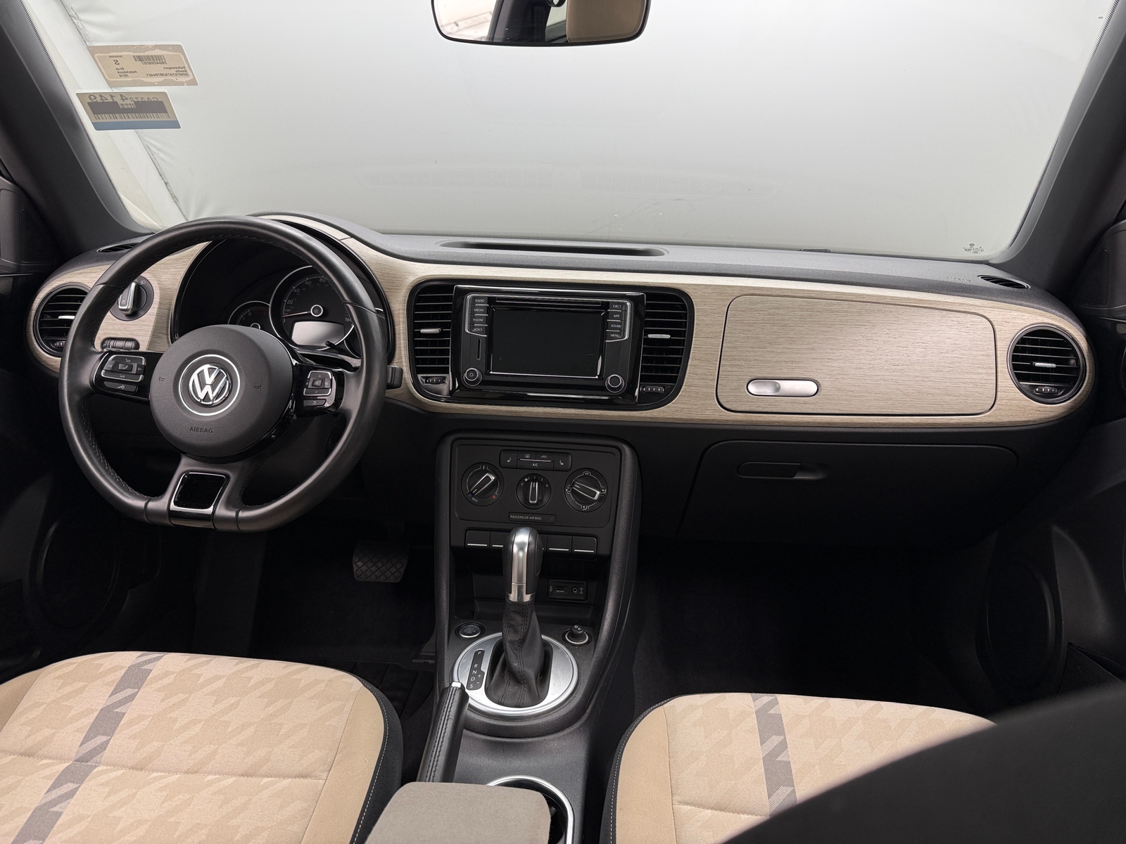 Thumbnail: 2018 Volkswagen Beetle - 3