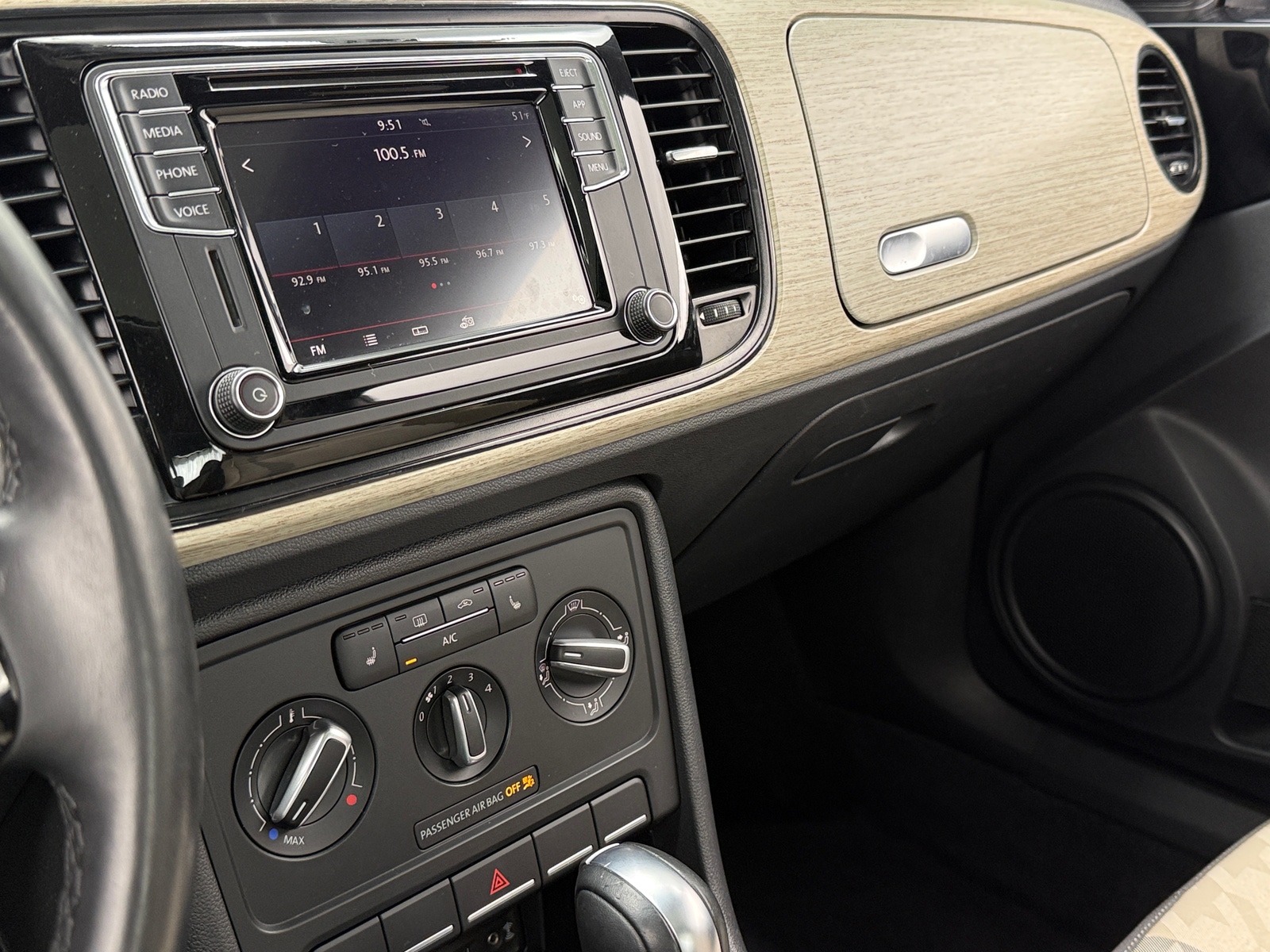 Thumbnail: 2018 Volkswagen Beetle - 4