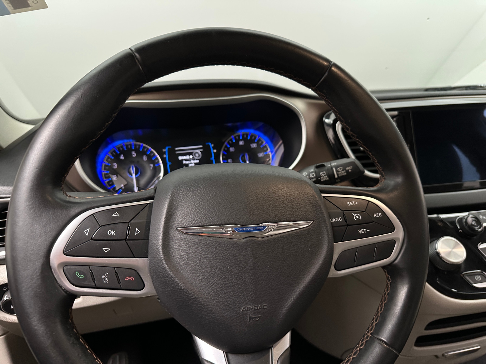 Thumbnail: 2017 Chrysler Pacifica - 4