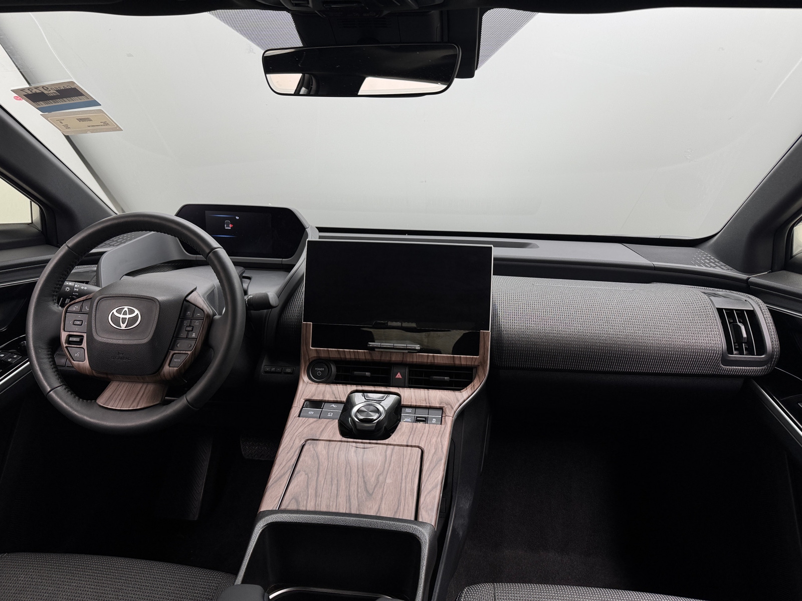 Thumbnail: 2025 Toyota bZ4X - 2