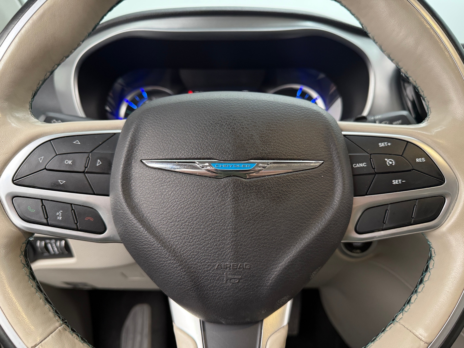 Thumbnail: 2019 Chrysler Pacifica - 4