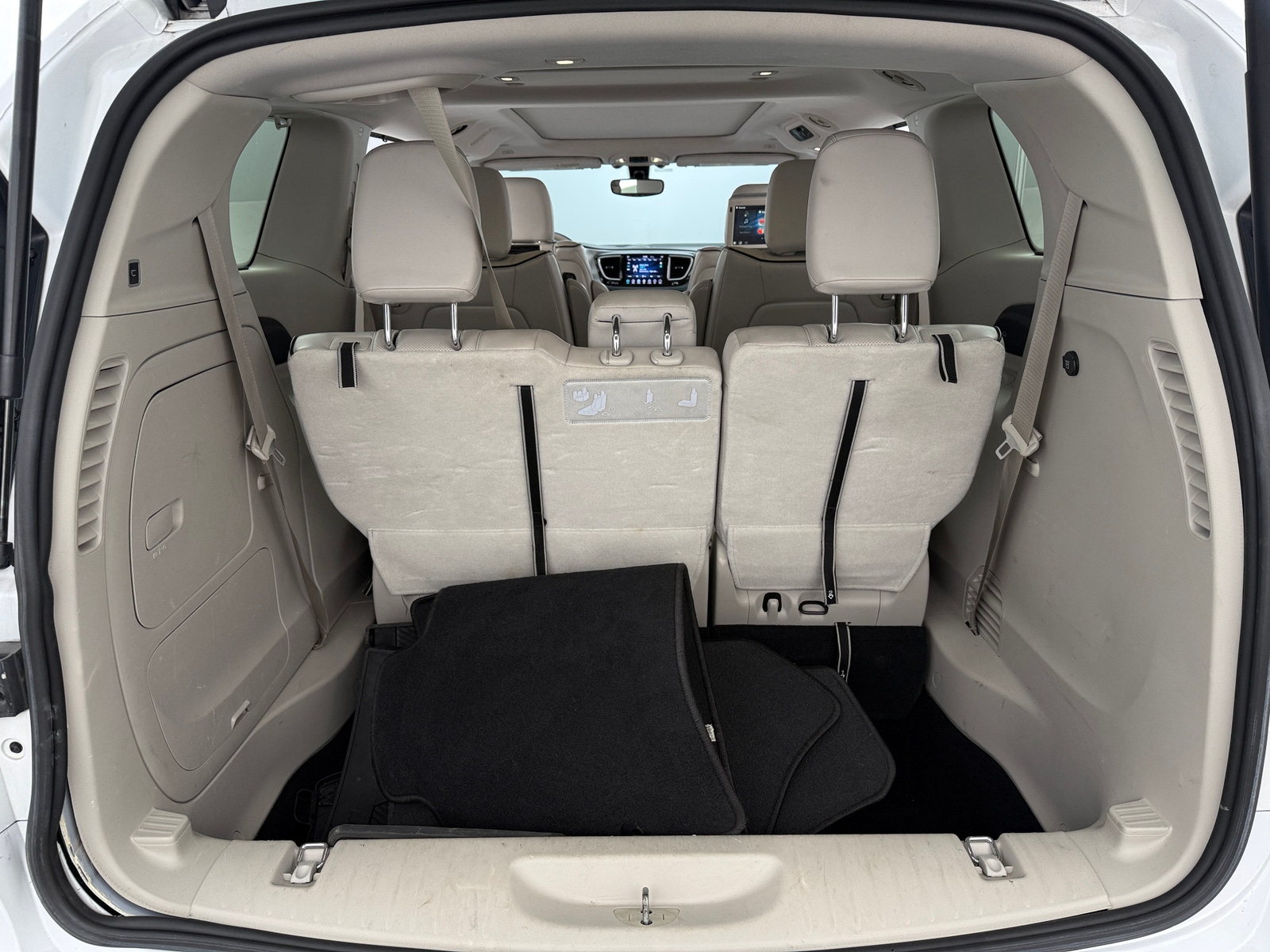 Thumbnail: 2019 Chrysler Pacifica - 6