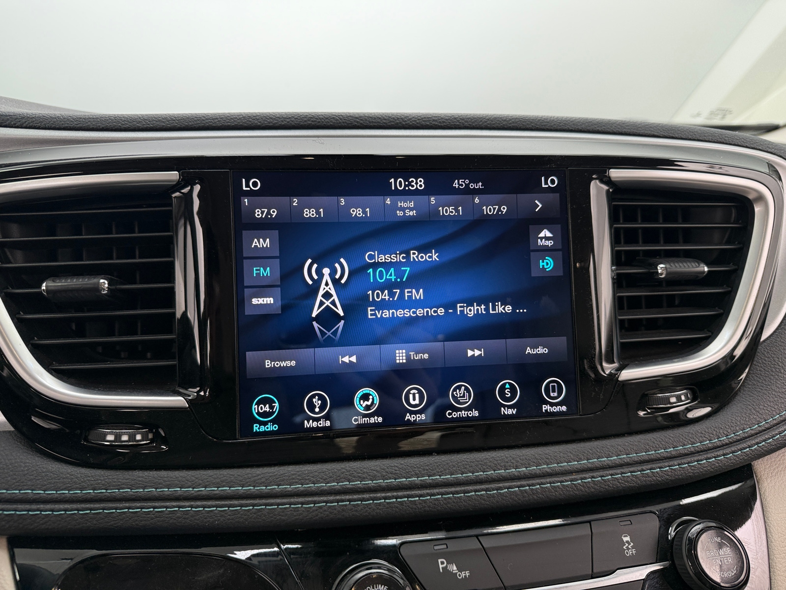 Thumbnail: 2019 Chrysler Pacifica - 3