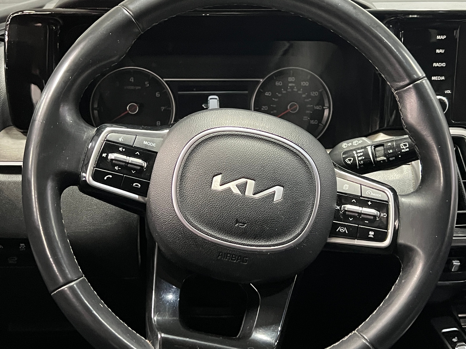 Thumbnail: 2023 Kia Sorento - 4