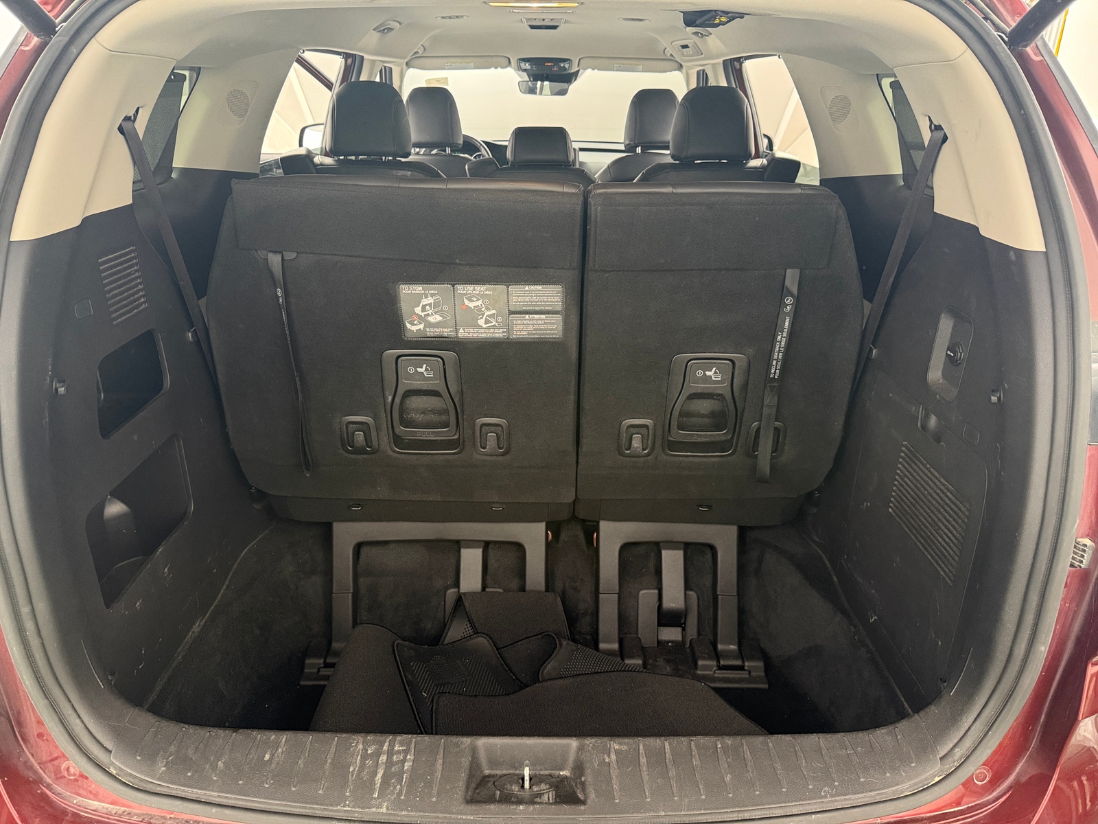 Thumbnail: 2023 Kia Carnival - 6