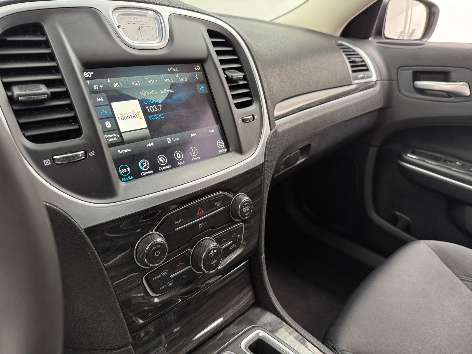 Thumbnail: 2022 Chrysler 300 - 4