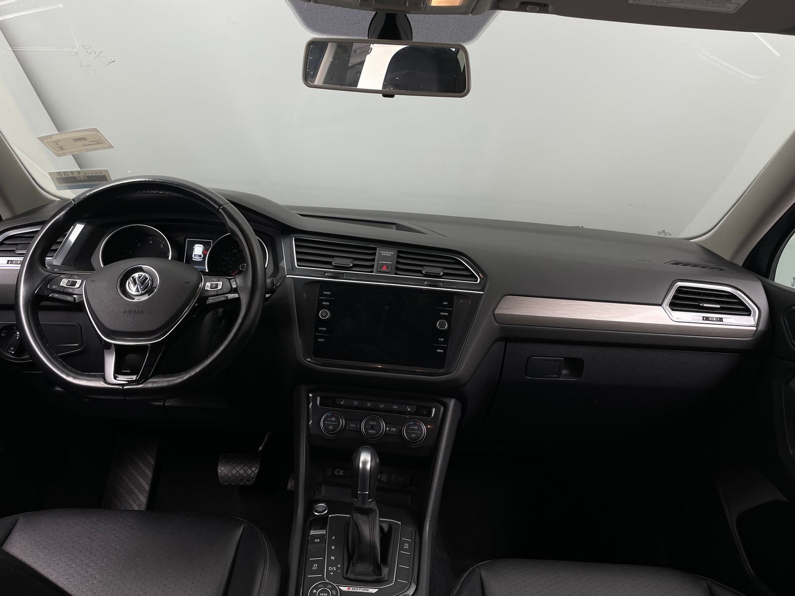 Thumbnail: 2018 Volkswagen Tiguan - 2