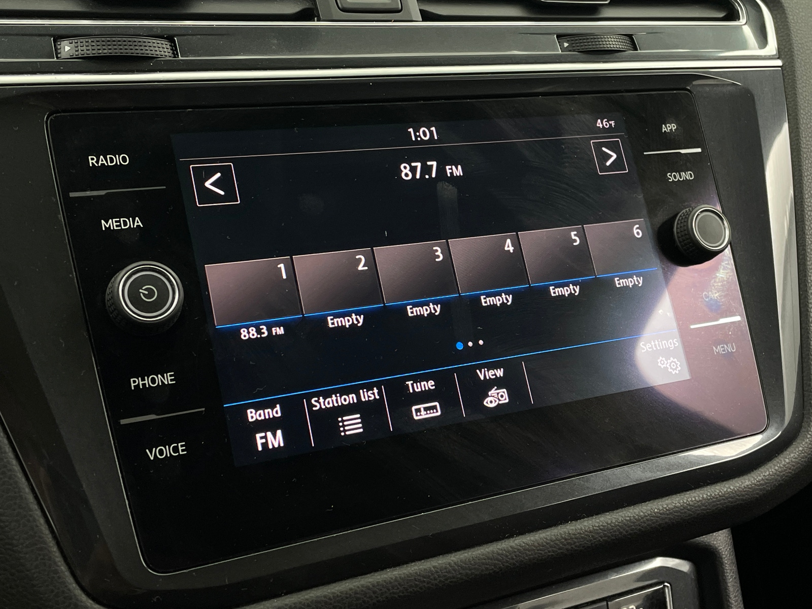 Thumbnail: 2018 Volkswagen Tiguan - 3