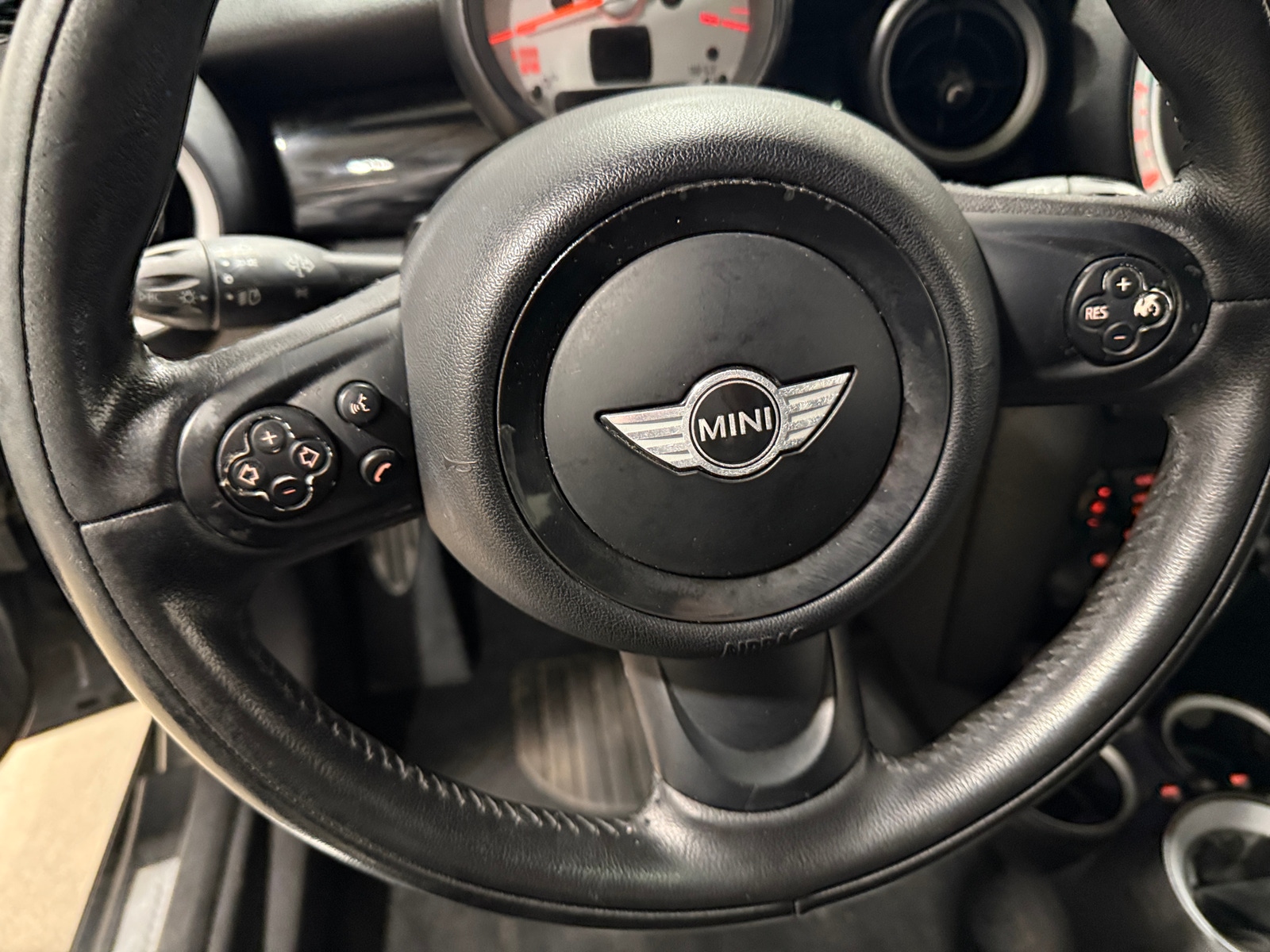 Thumbnail: 2013 MINI Cooper Hardtop - 4