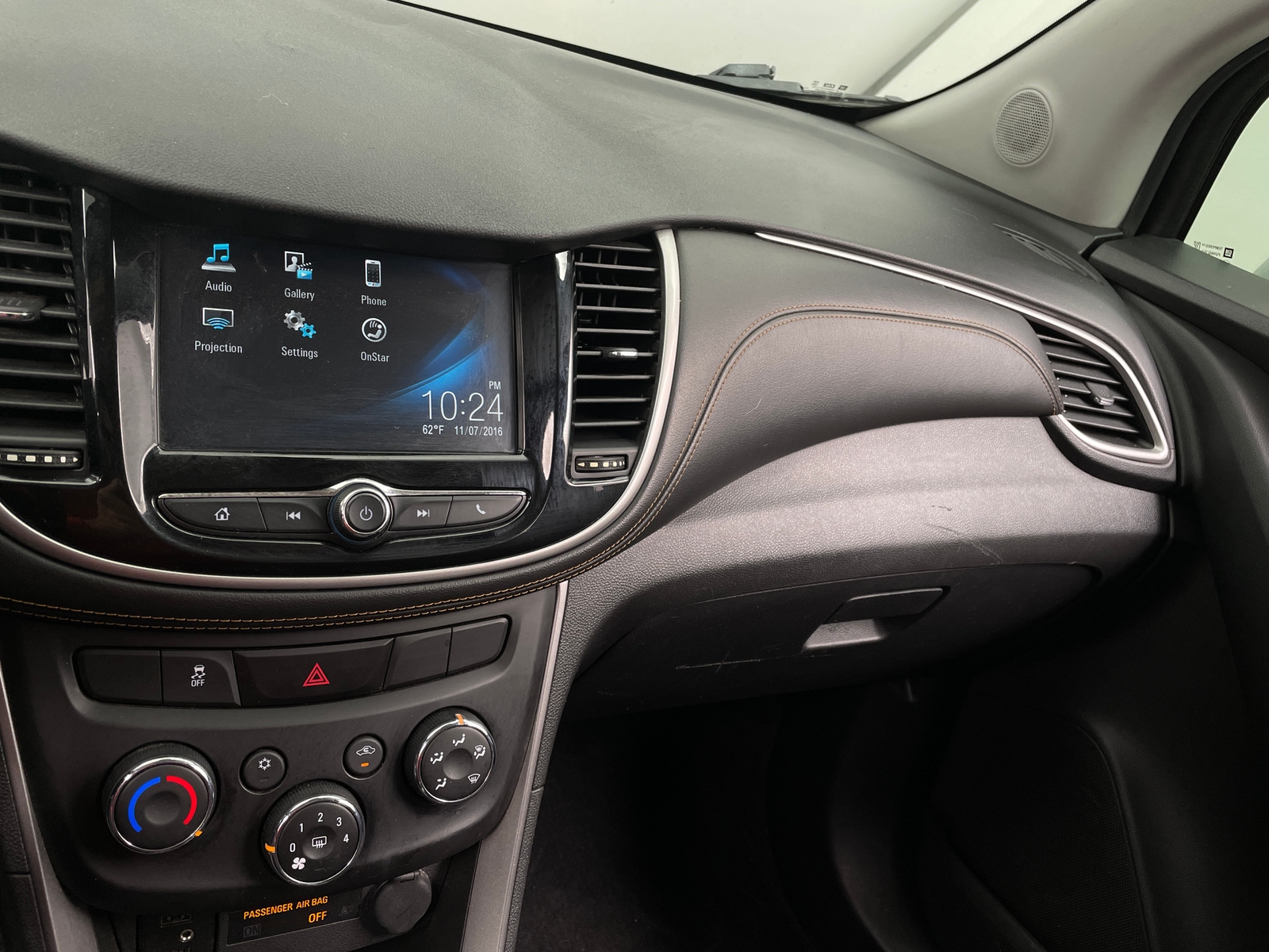 Thumbnail: 2017 Chevrolet Trax - 4