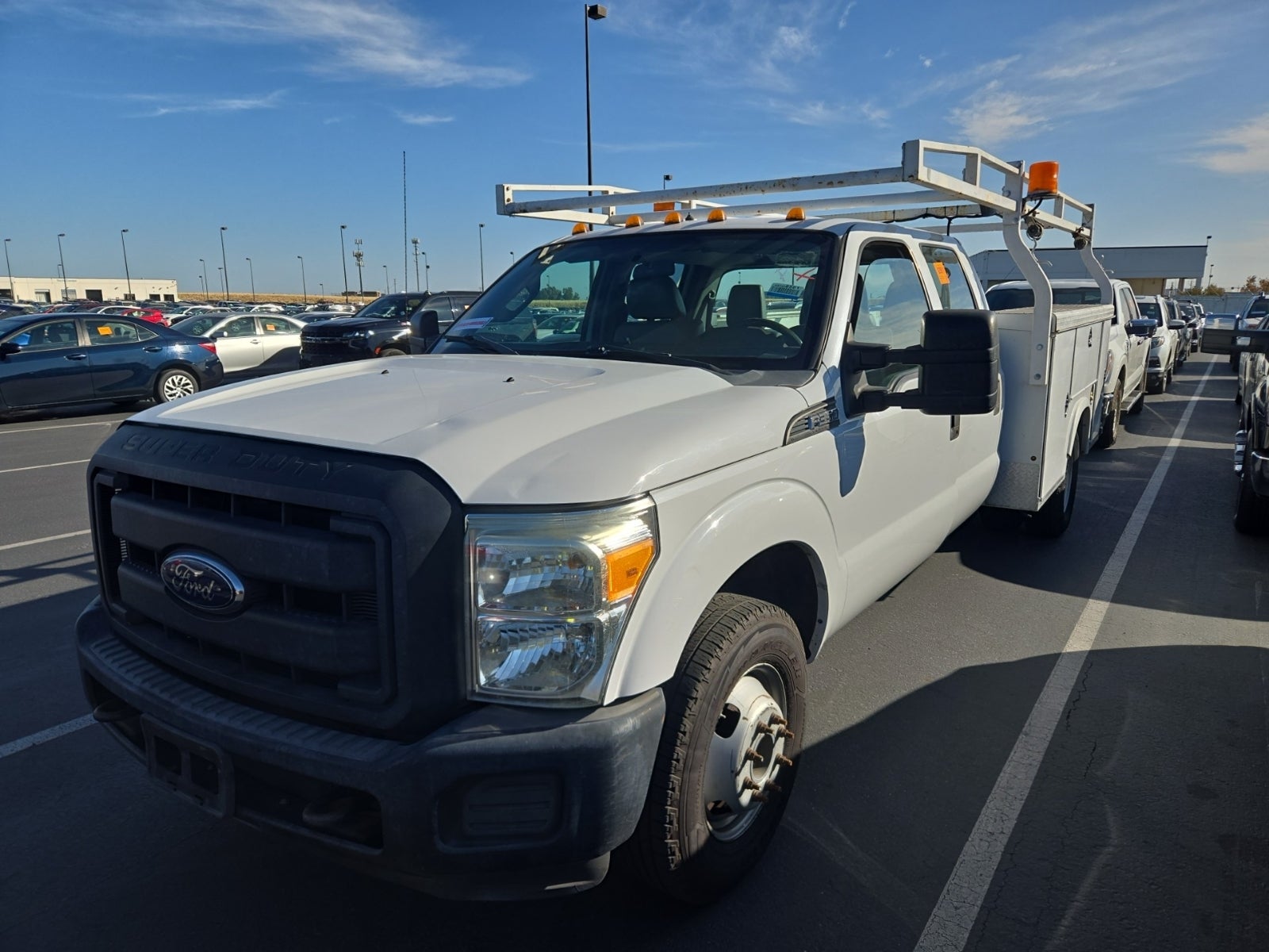 2016 Ford F-350 Chassis 2WD Crew Cab 176" WB 60" Ca XL