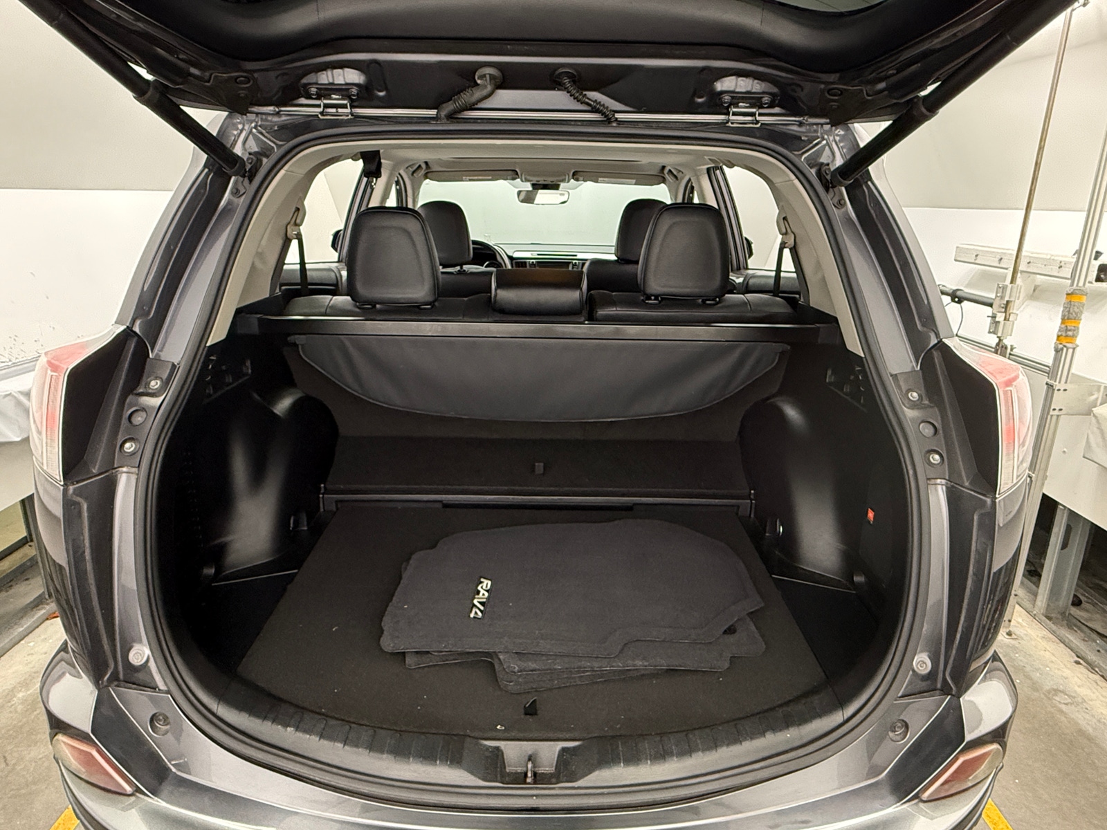 Thumbnail: 2018 Toyota RAV4 - 6