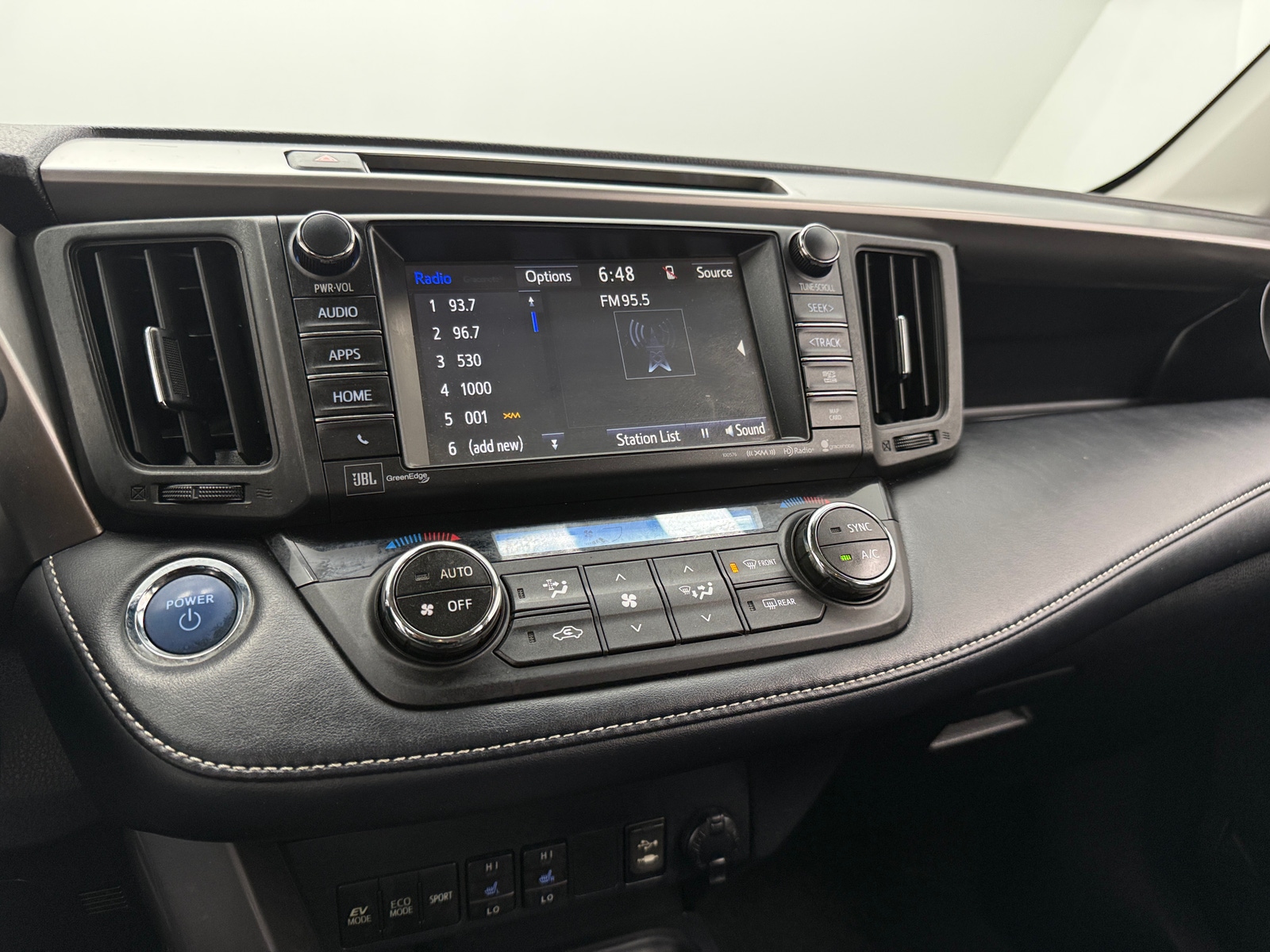 Thumbnail: 2018 Toyota RAV4 - 3