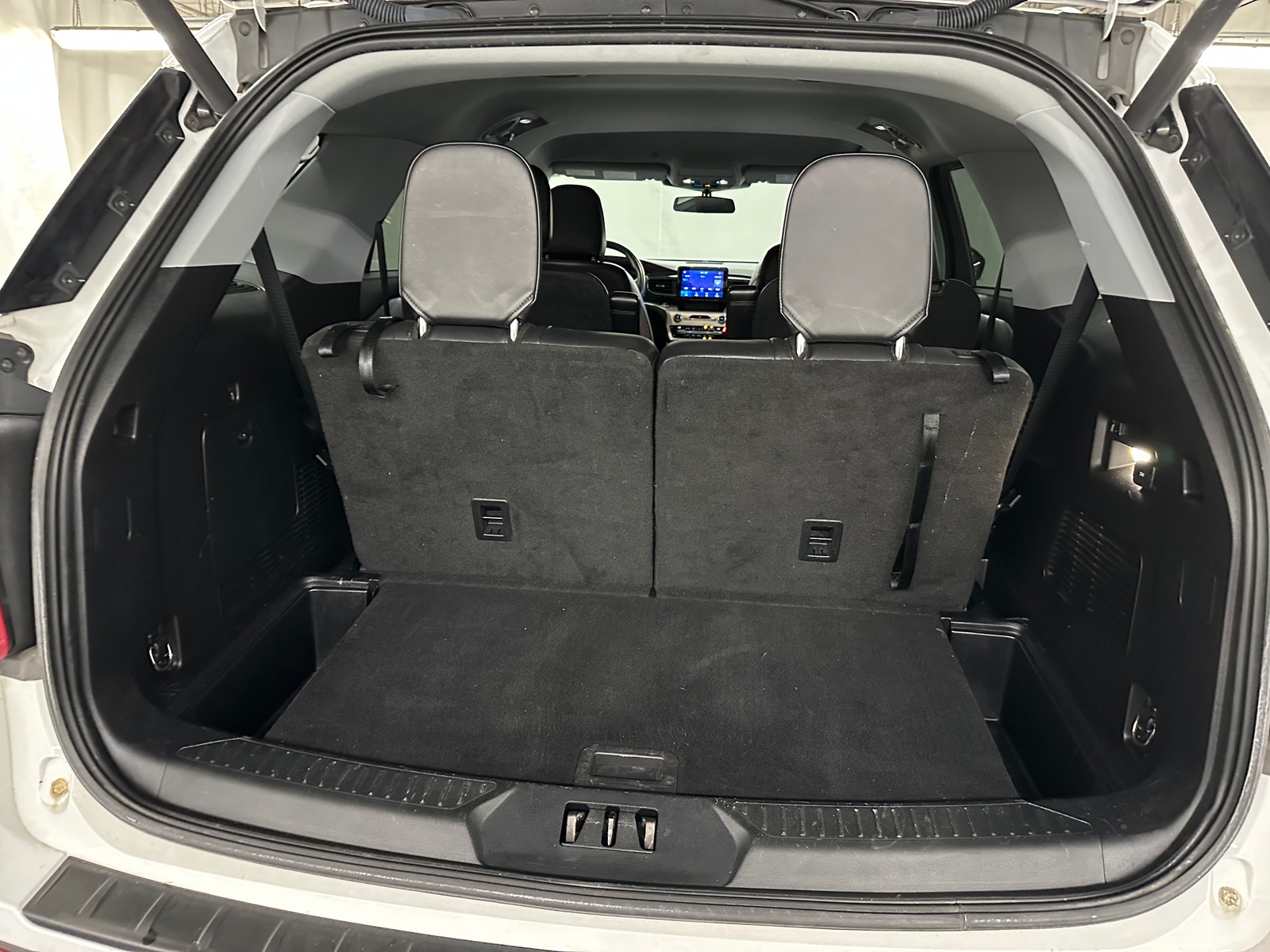 Thumbnail: 2021 Ford Explorer - 7