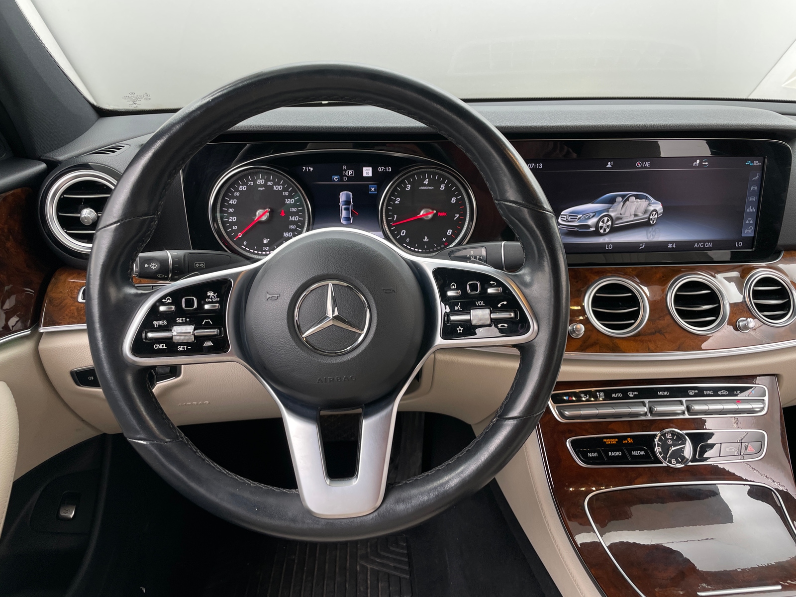 Thumbnail: 2019 Mercedes-Benz E-Class - 4