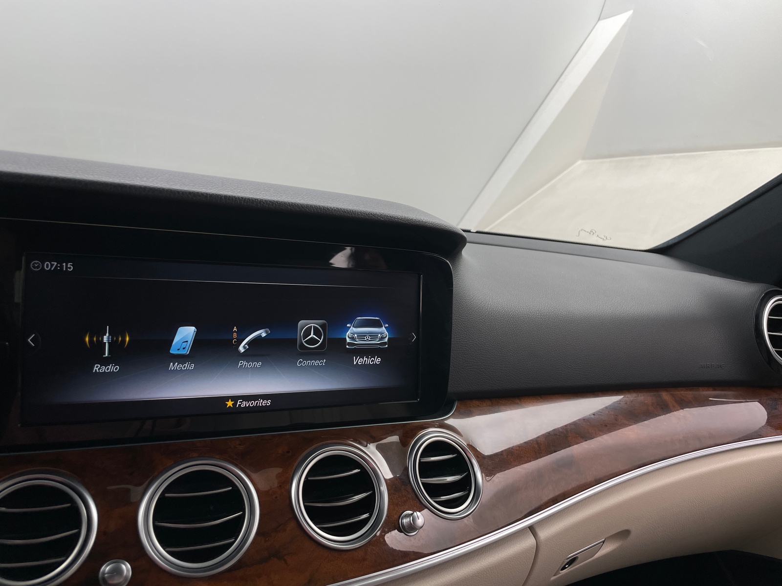 Thumbnail: 2019 Mercedes-Benz E-Class - 3