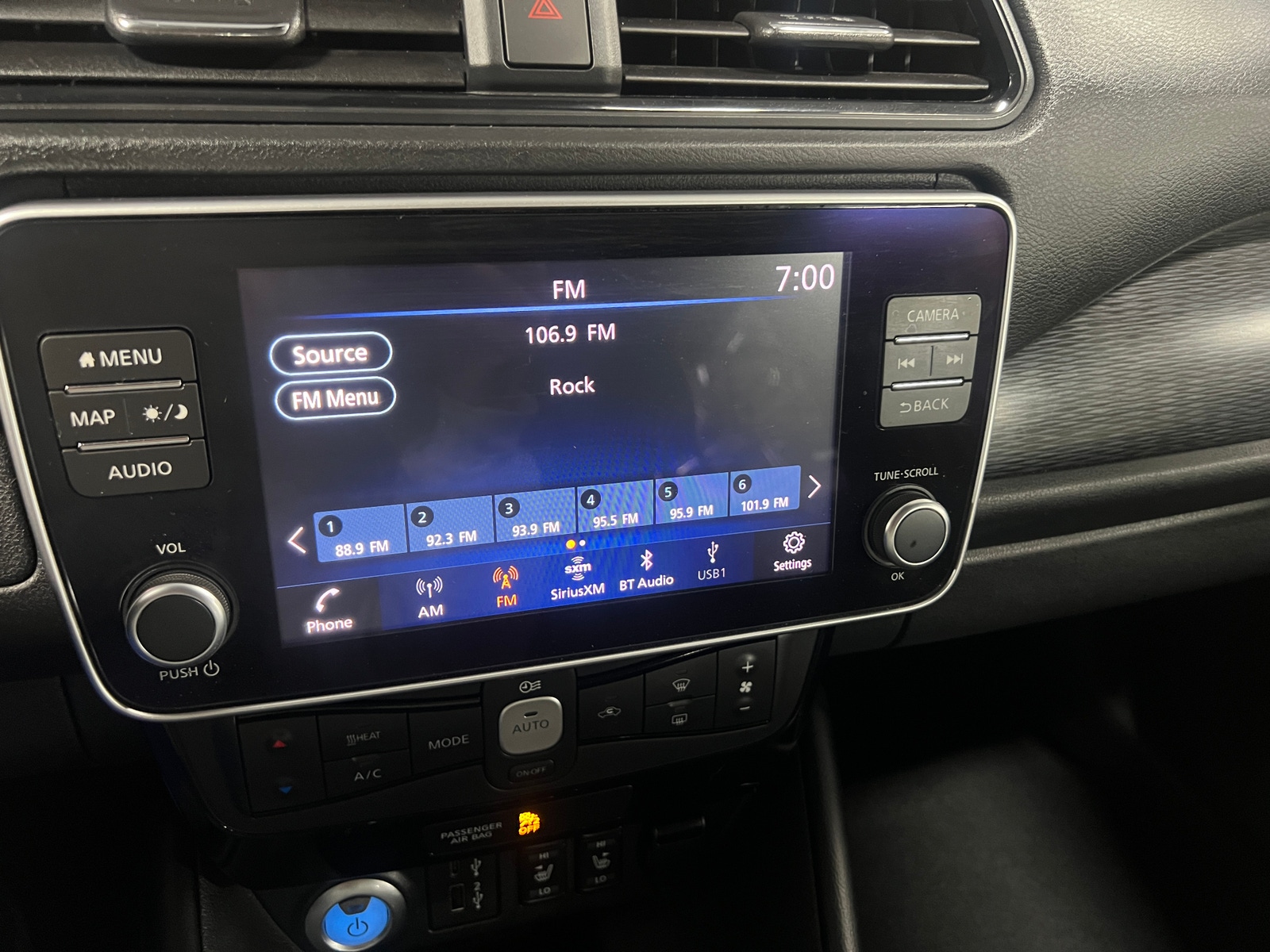 Thumbnail: 2022 Nissan Leaf - 3