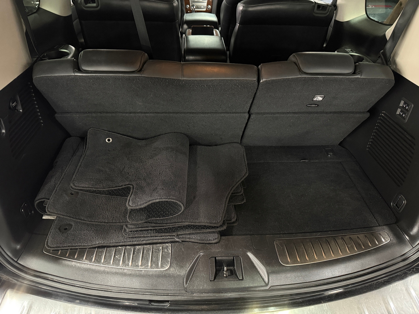 Thumbnail: 2019 INFINITI QX80 - 6