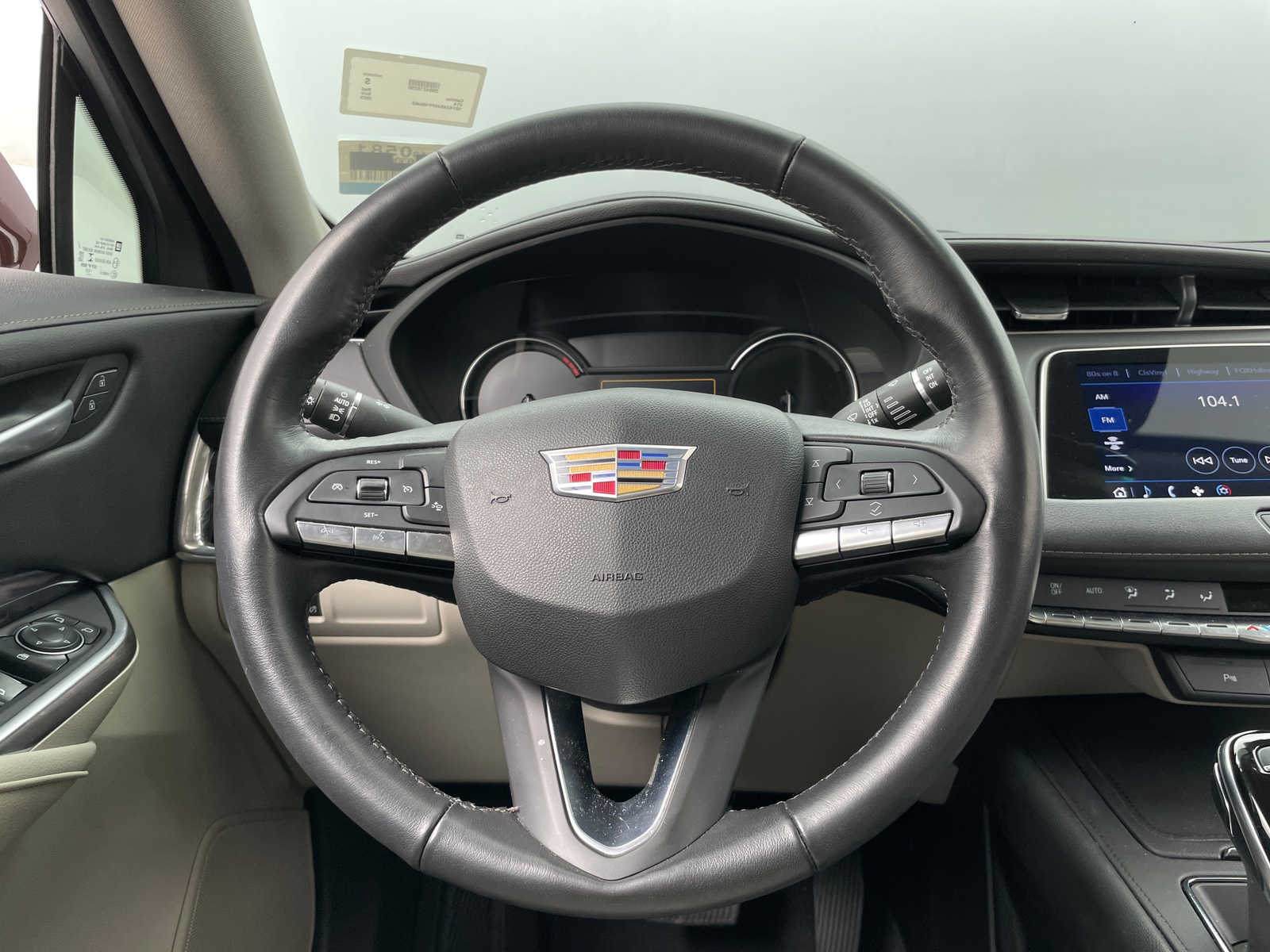 Thumbnail: 2023 Cadillac XT4 - 4