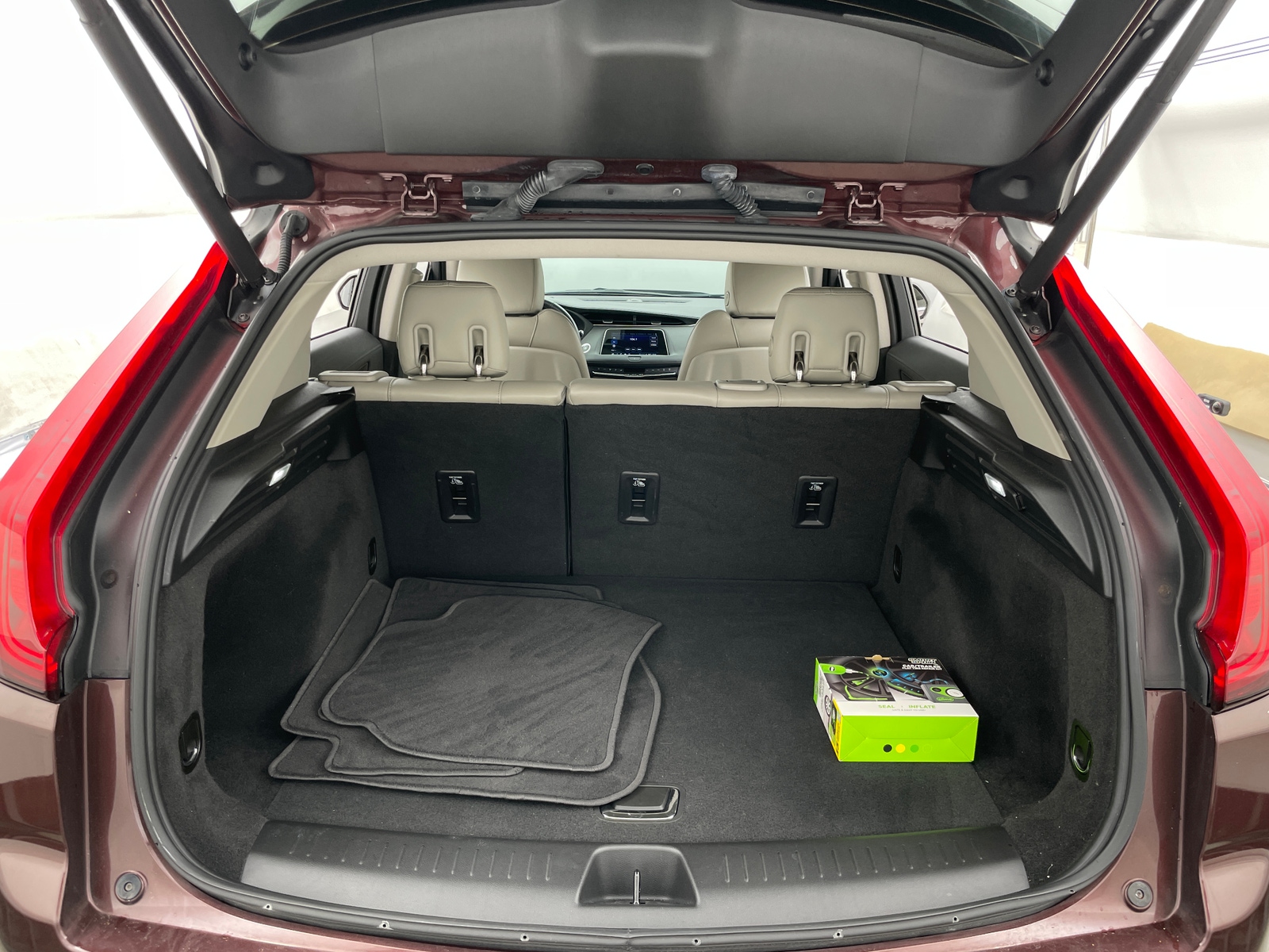 Thumbnail: 2023 Cadillac XT4 - 6