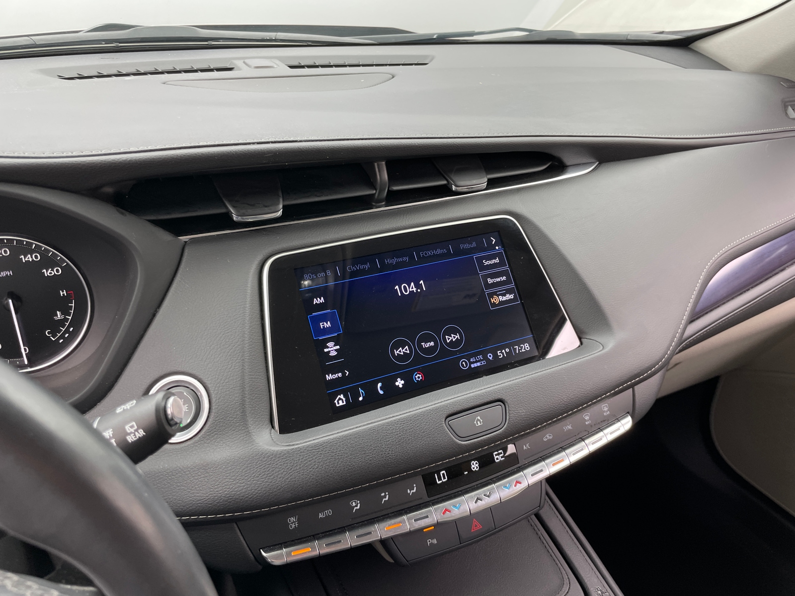 Thumbnail: 2023 Cadillac XT4 - 3