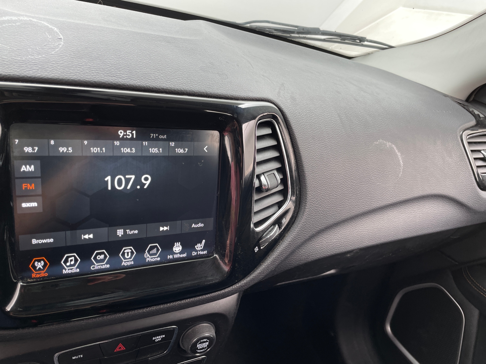 Thumbnail: 2018 Jeep Compass - 3