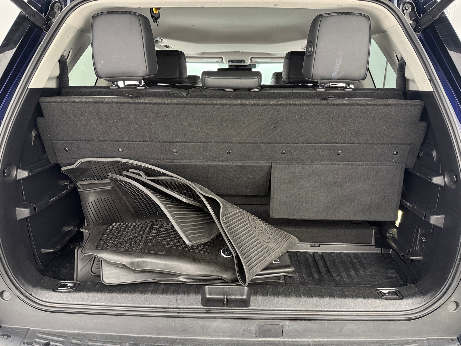 Thumbnail: 2023 Toyota Sequoia - 7