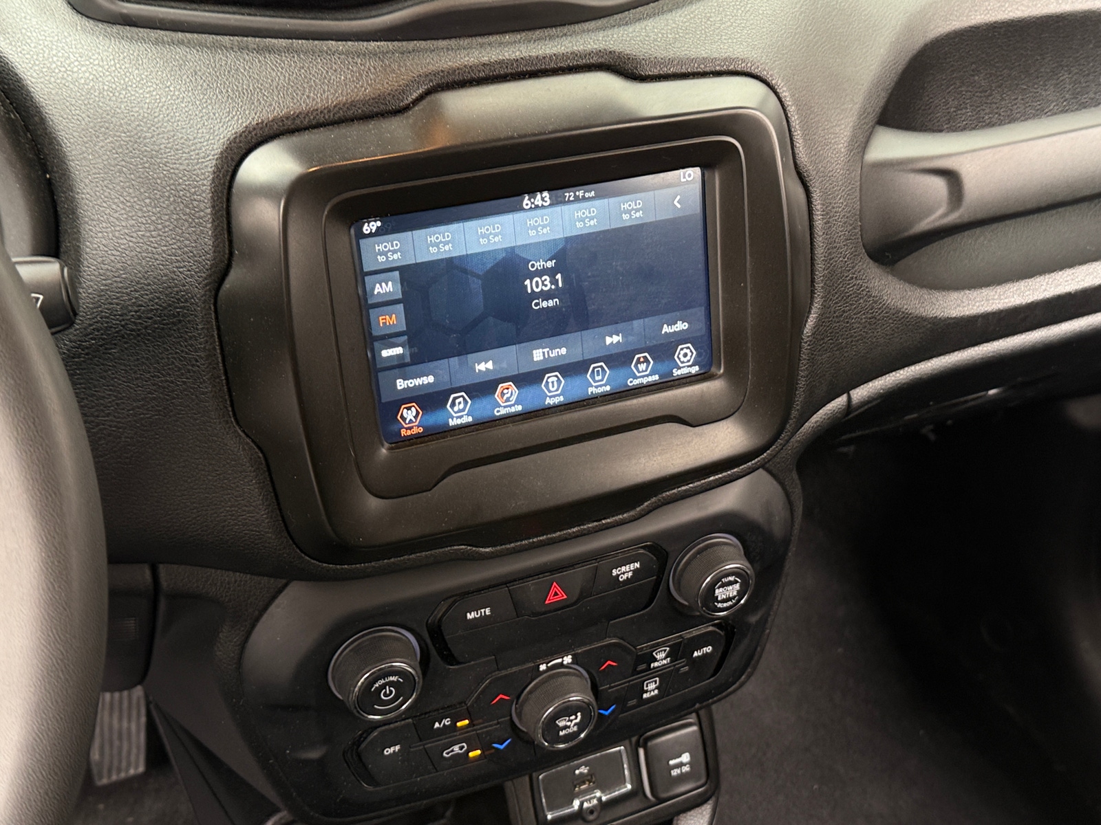 Thumbnail: 2019 Jeep Renegade - 4