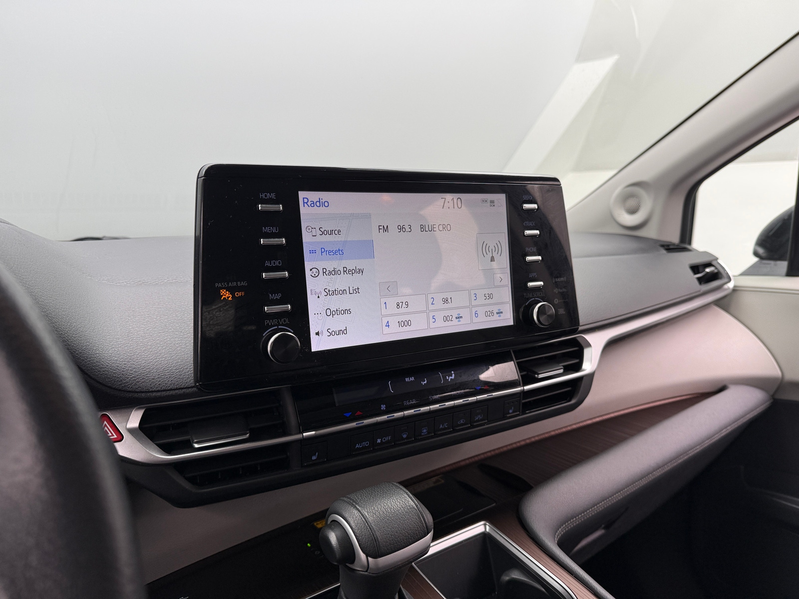 Thumbnail: 2022 Toyota Sienna - 3