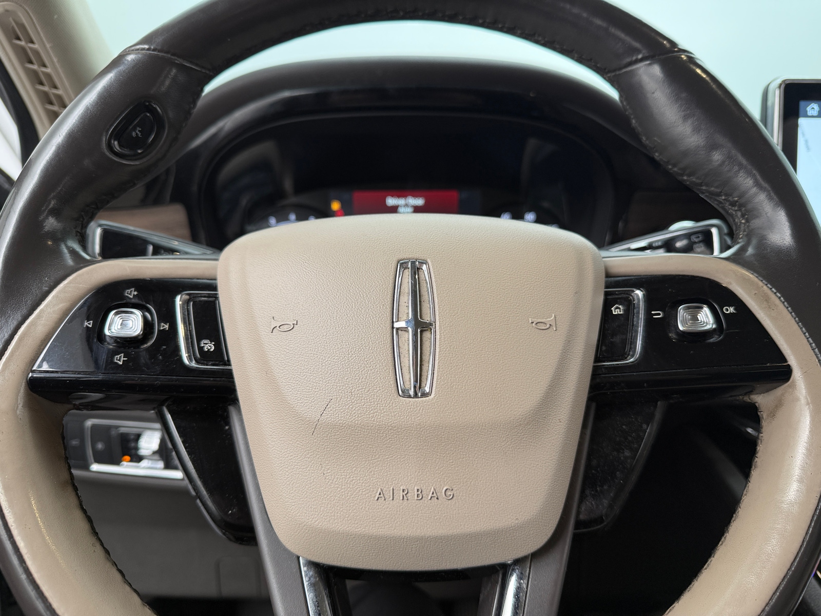 Thumbnail: 2020 Lincoln Corsair - 4