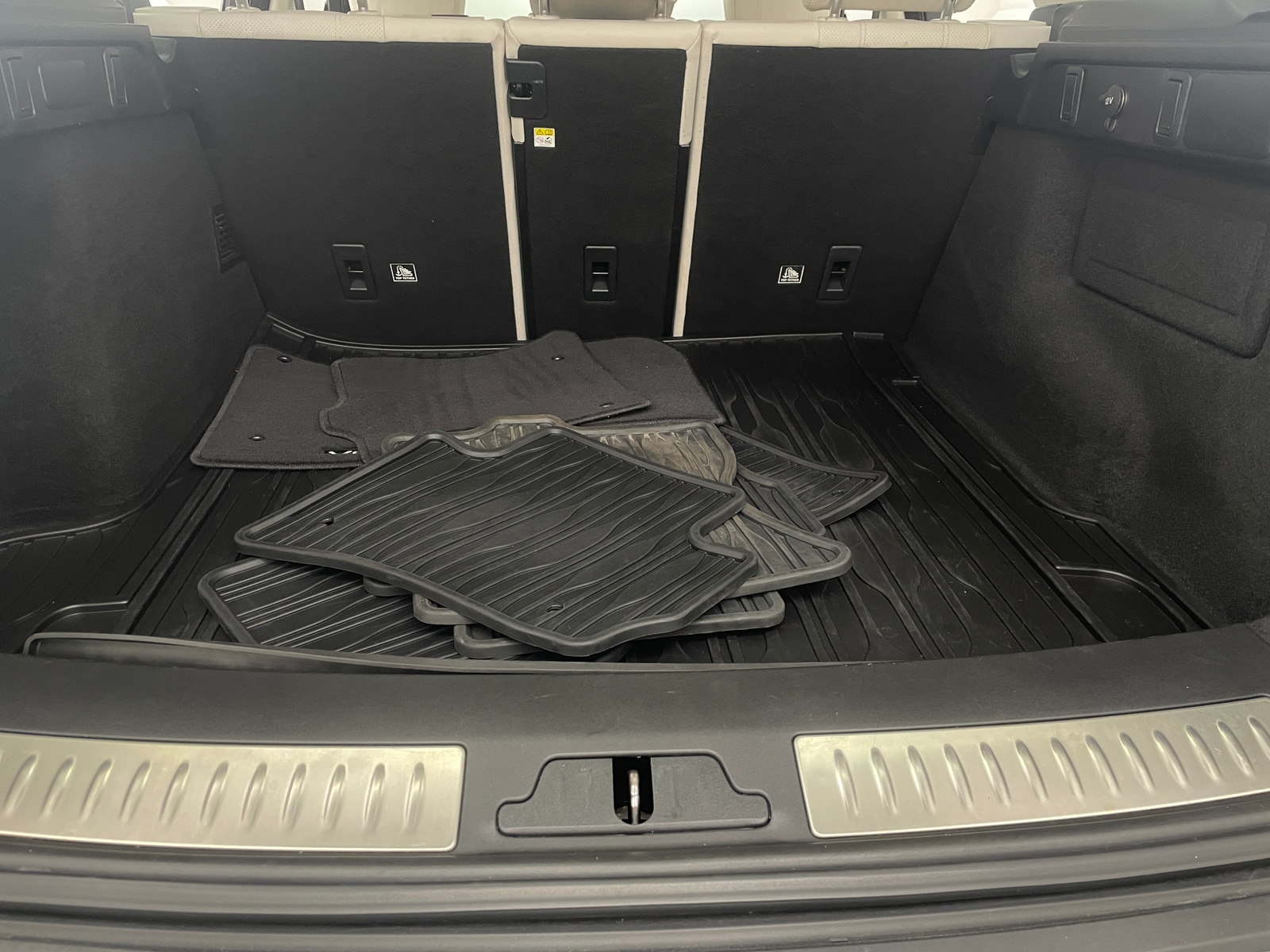 Thumbnail: 2018 Land Rover Range Rover Velar - 6