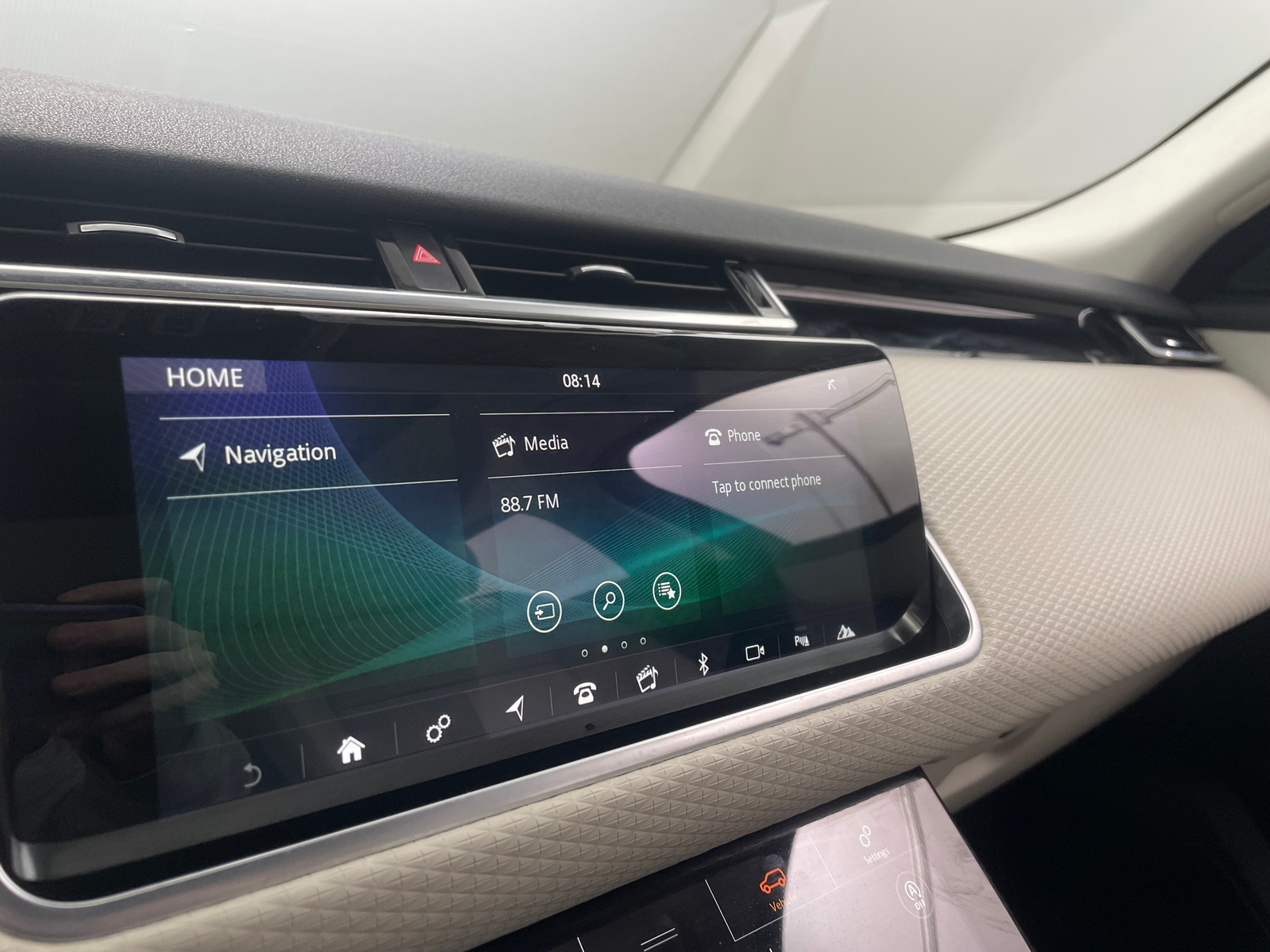 Thumbnail: 2018 Land Rover Range Rover Velar - 3