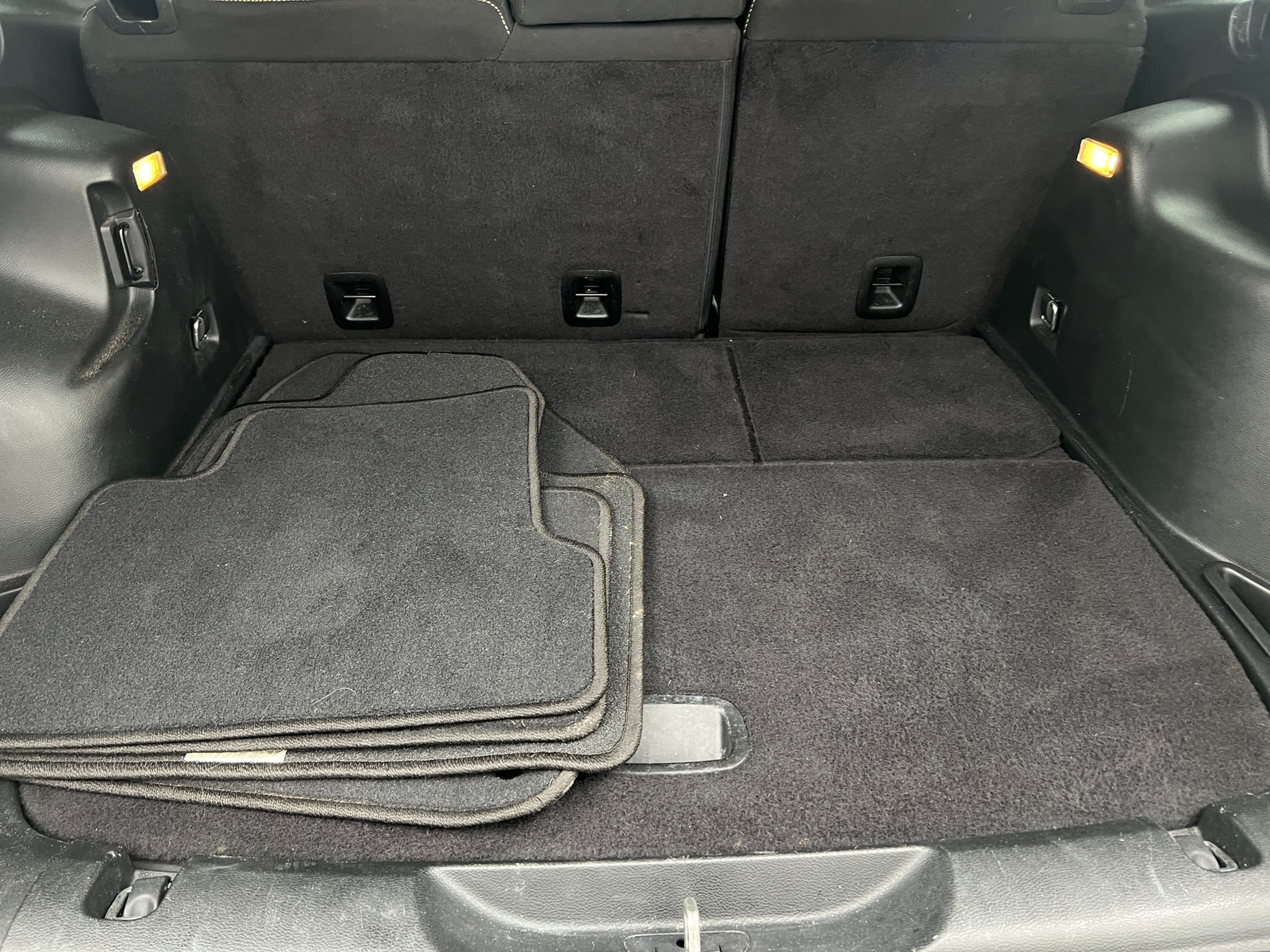 Thumbnail: 2018 Jeep Cherokee - 7