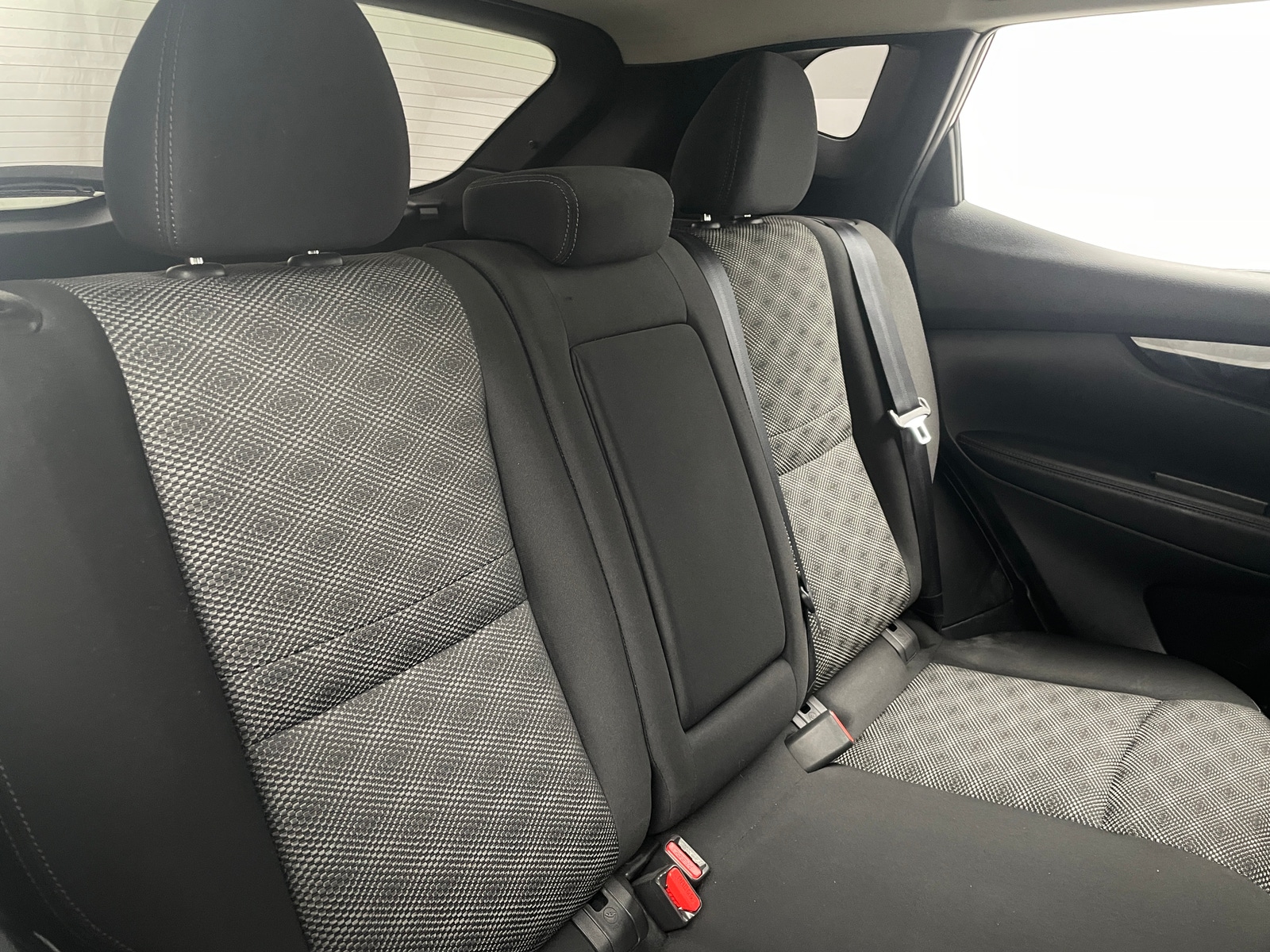 Thumbnail: 2017 Nissan Rogue Sport - 6