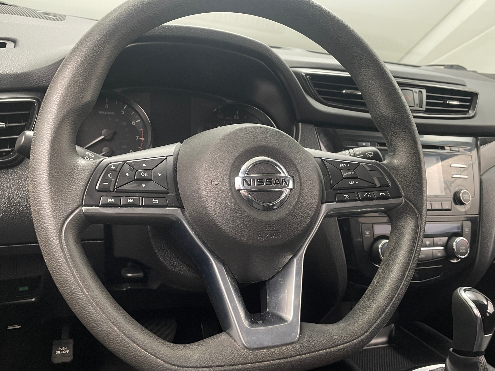 Thumbnail: 2017 Nissan Rogue Sport - 5