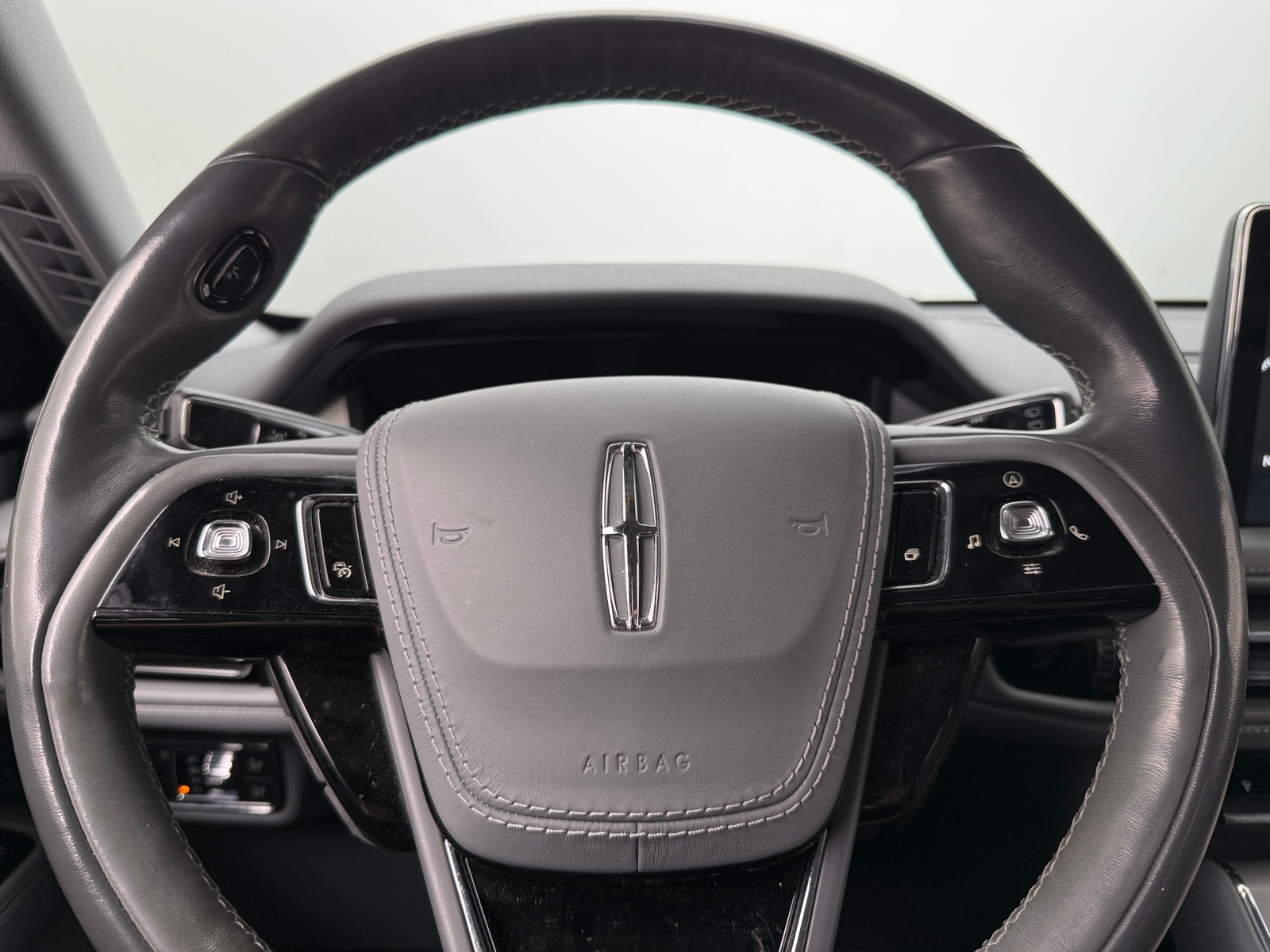 Thumbnail: 2020 Lincoln Aviator - 4