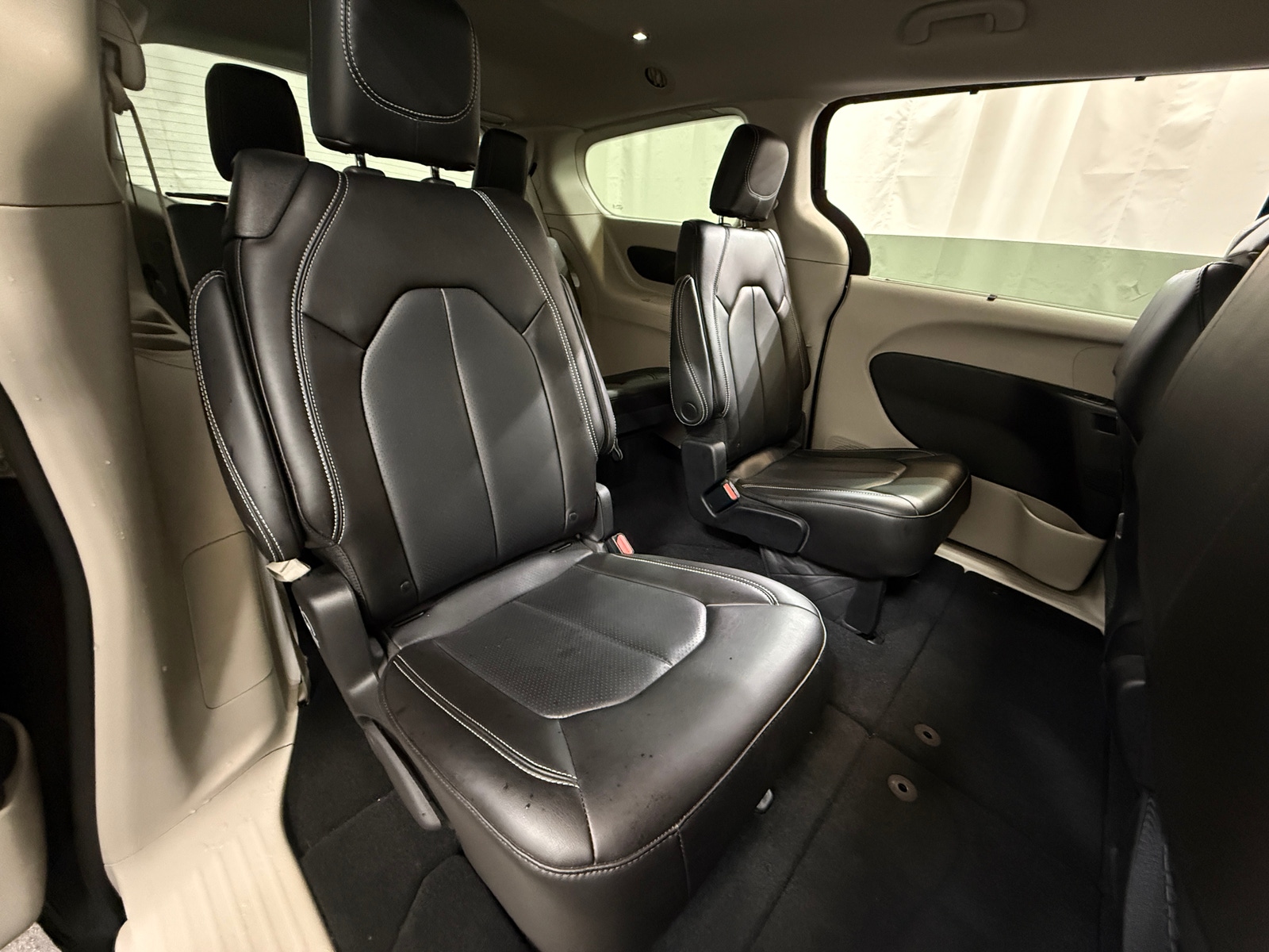 Thumbnail: 2023 Chrysler Pacifica - 4