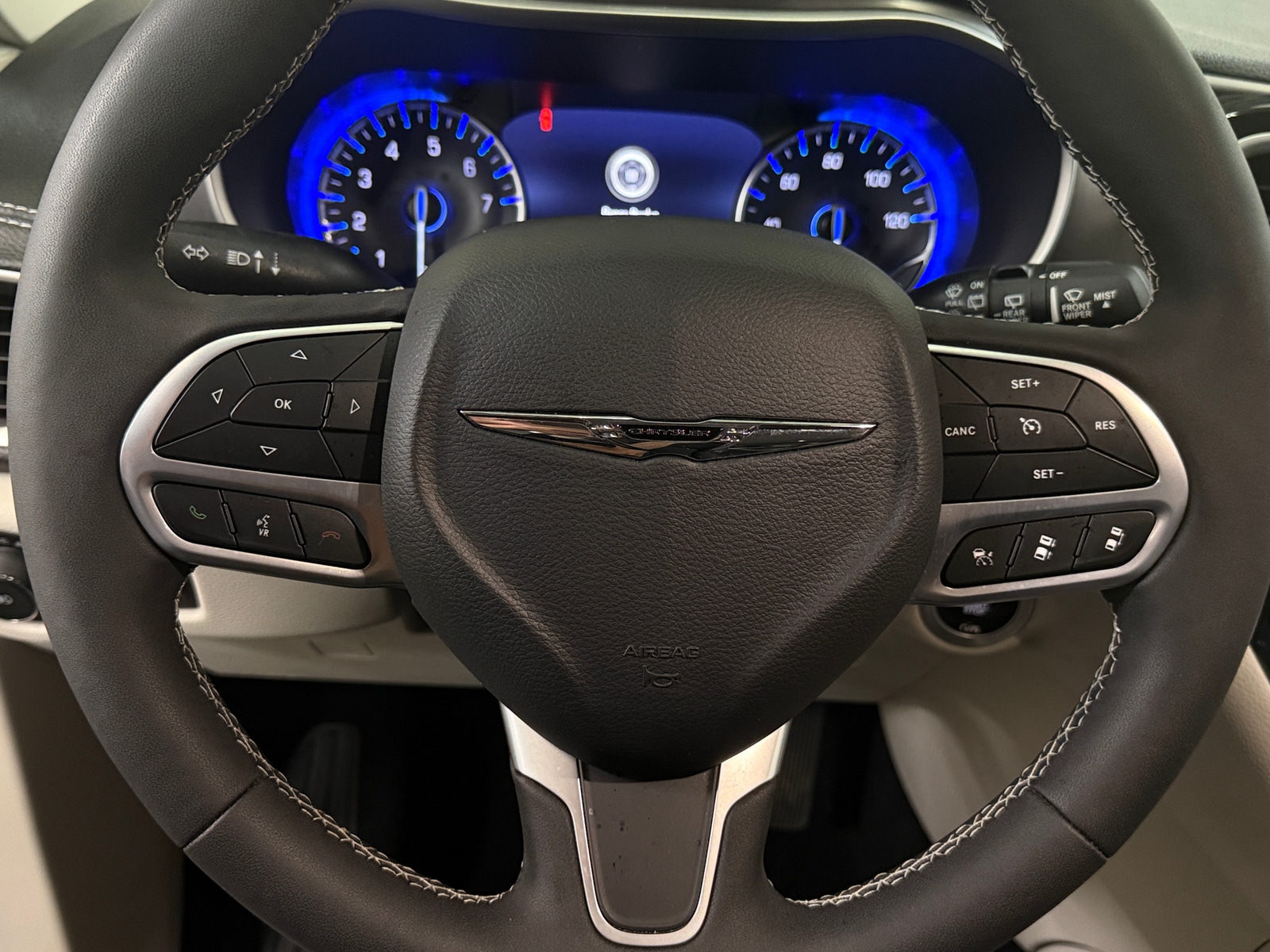 Thumbnail: 2023 Chrysler Pacifica - 3