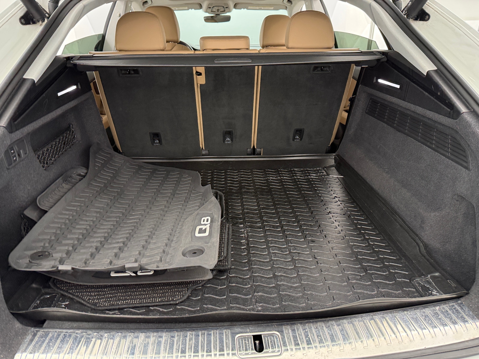 Thumbnail: 2020 Audi Q8 - 6