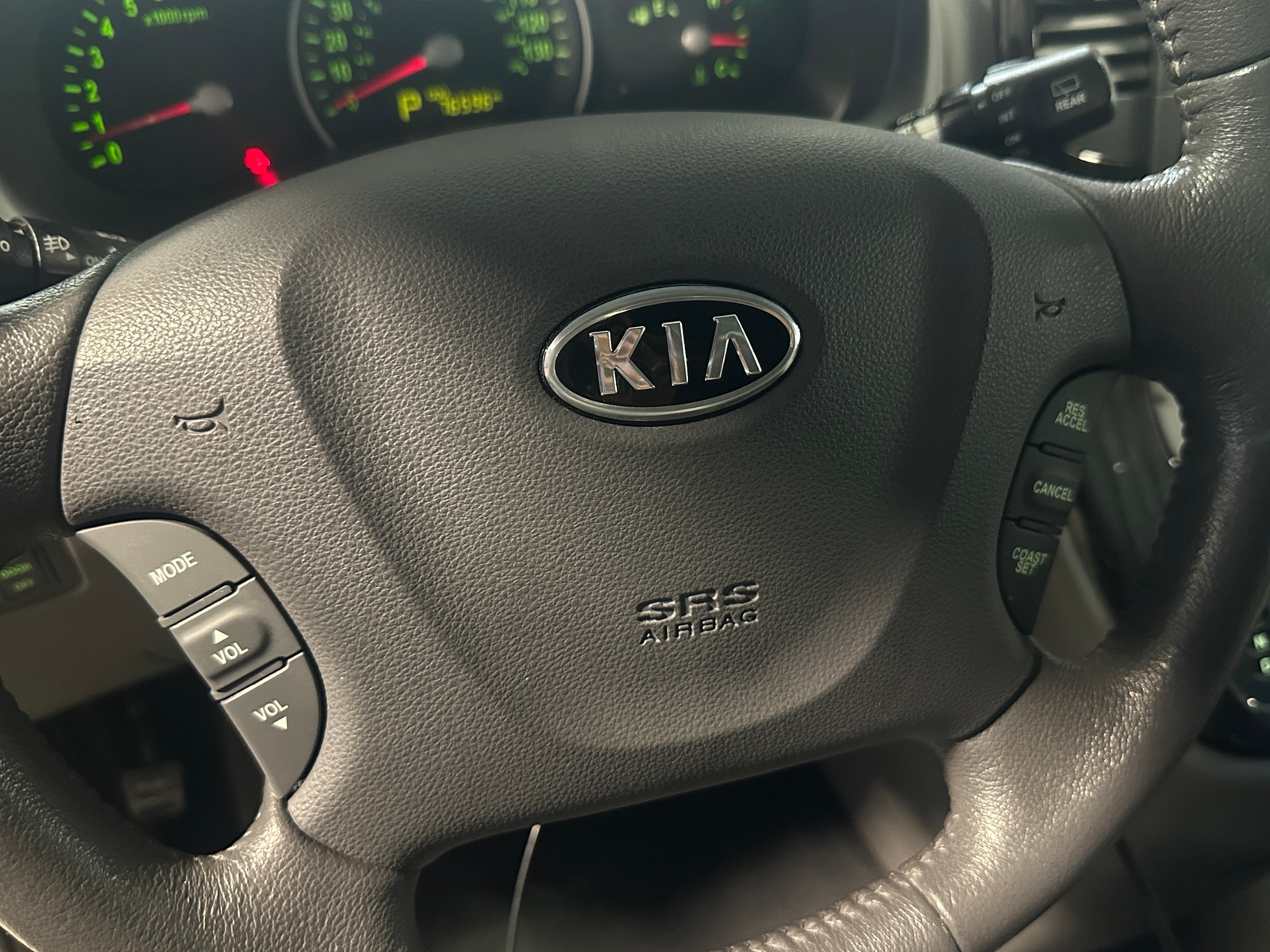 Thumbnail: 2012 Kia Sedona - 4