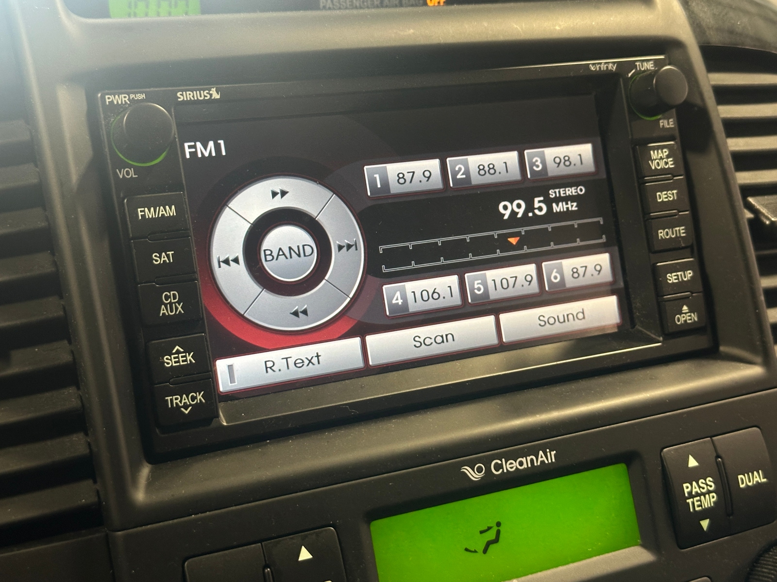 Thumbnail: 2012 Kia Sedona - 3