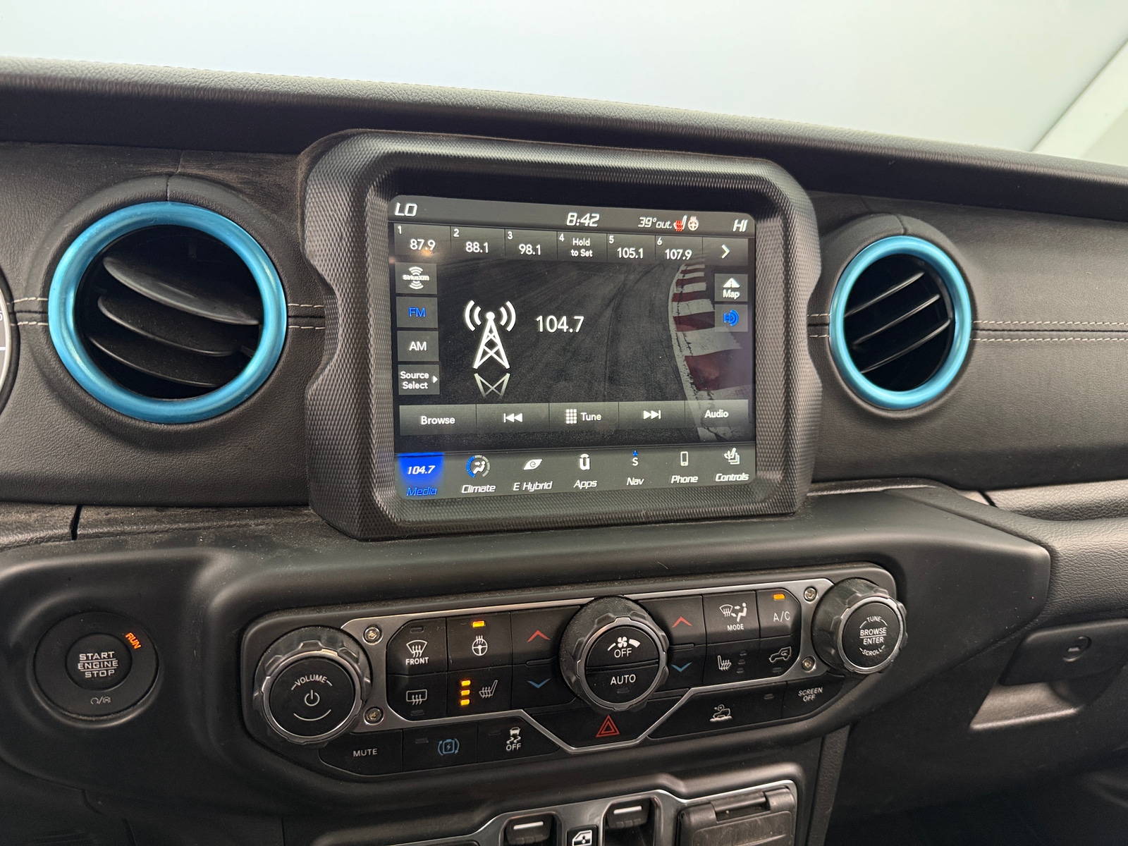 Thumbnail: 2022 Jeep Wrangler - 3